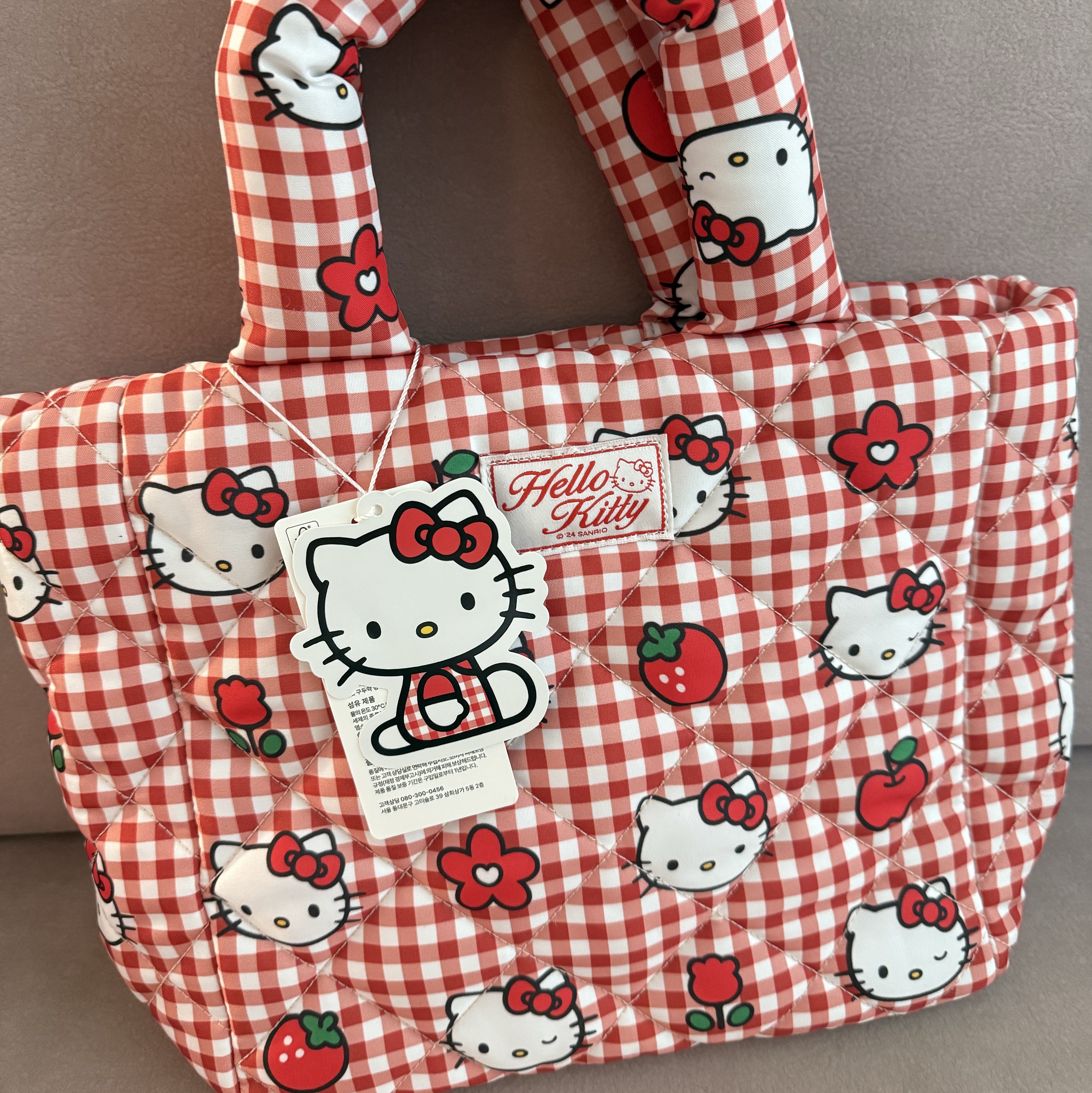 (W) Spao x Hello Kitty Quilting Bag Red 착용 스타일
