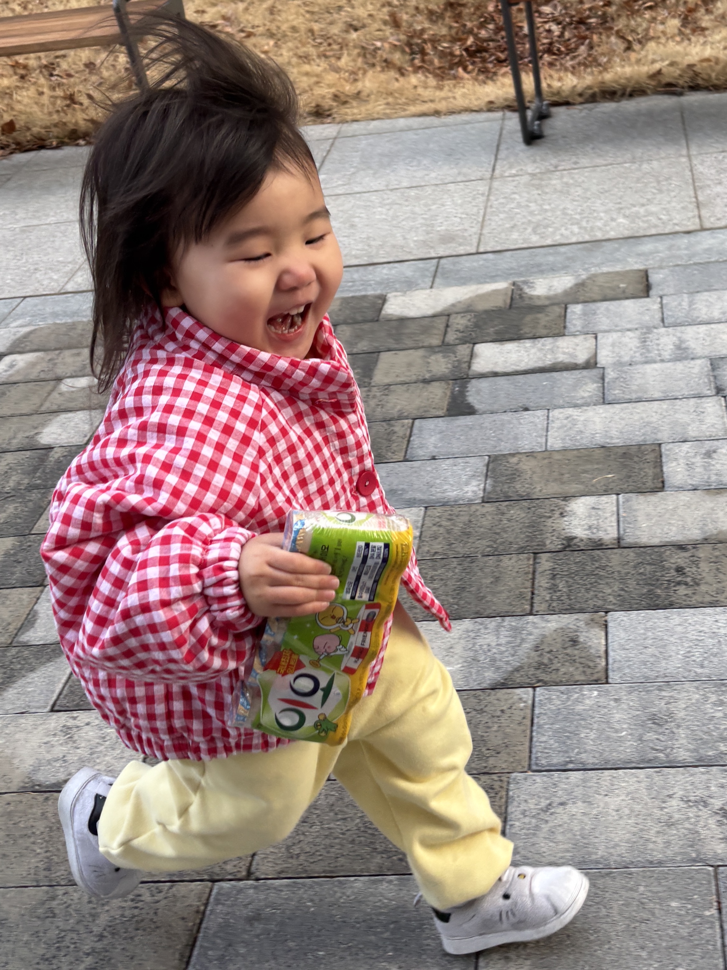 (Infant) Adidas x Hello Kitty Stan Smith EL Footwear White Core Black, OJOS Paneled Crop Shell Jacket Black 착용 스타일 - 1