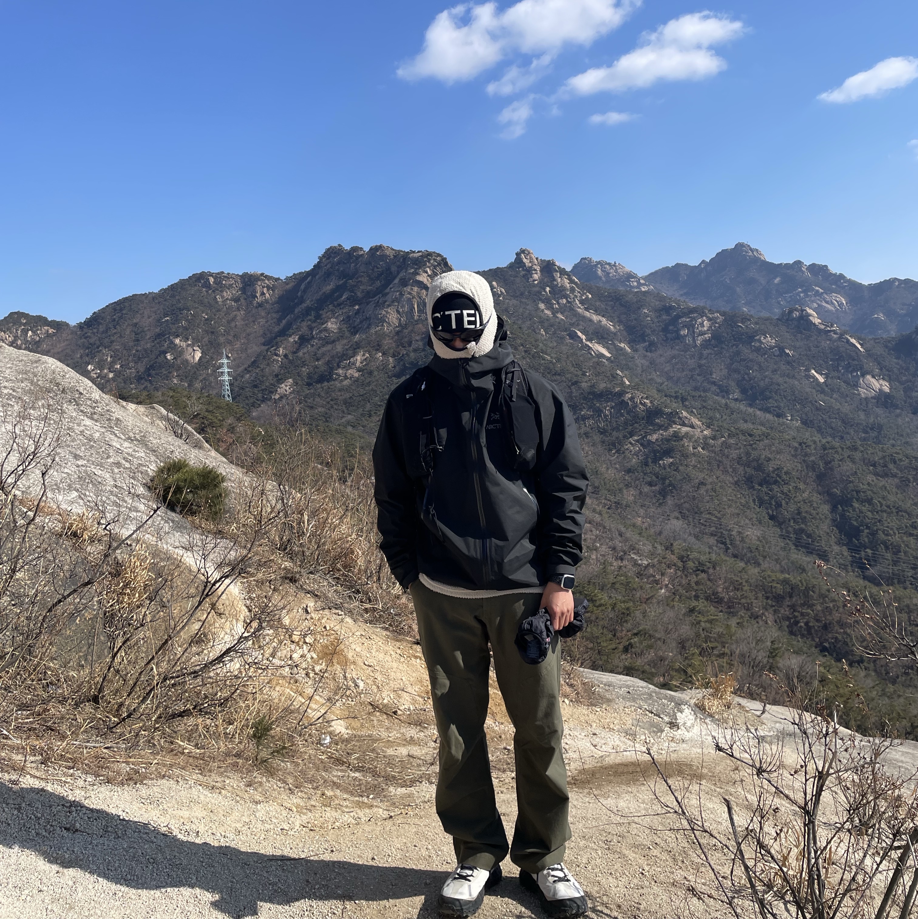 Arc'teryx Word Head Toque Orca, Oakley Eye Jacket Redux Matte Black Frame Prizm Grey Lenses High Bridge Fit 착용 스타일