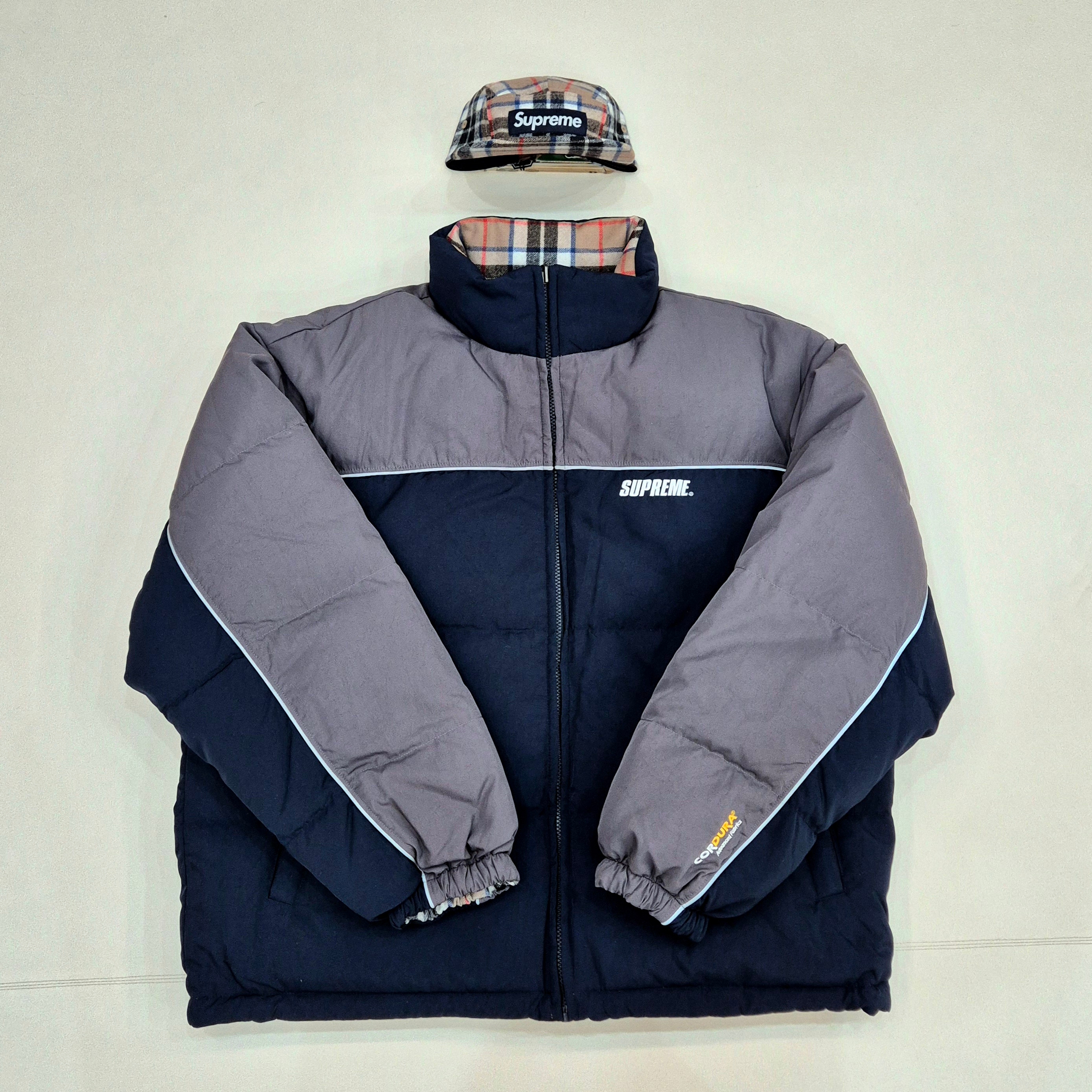 Supreme Lochcarron Camp Cap Tan Plaid - 24FW, Supreme Reversible Puffer Jacket Navy - 24FW 착용 스타일 - 3