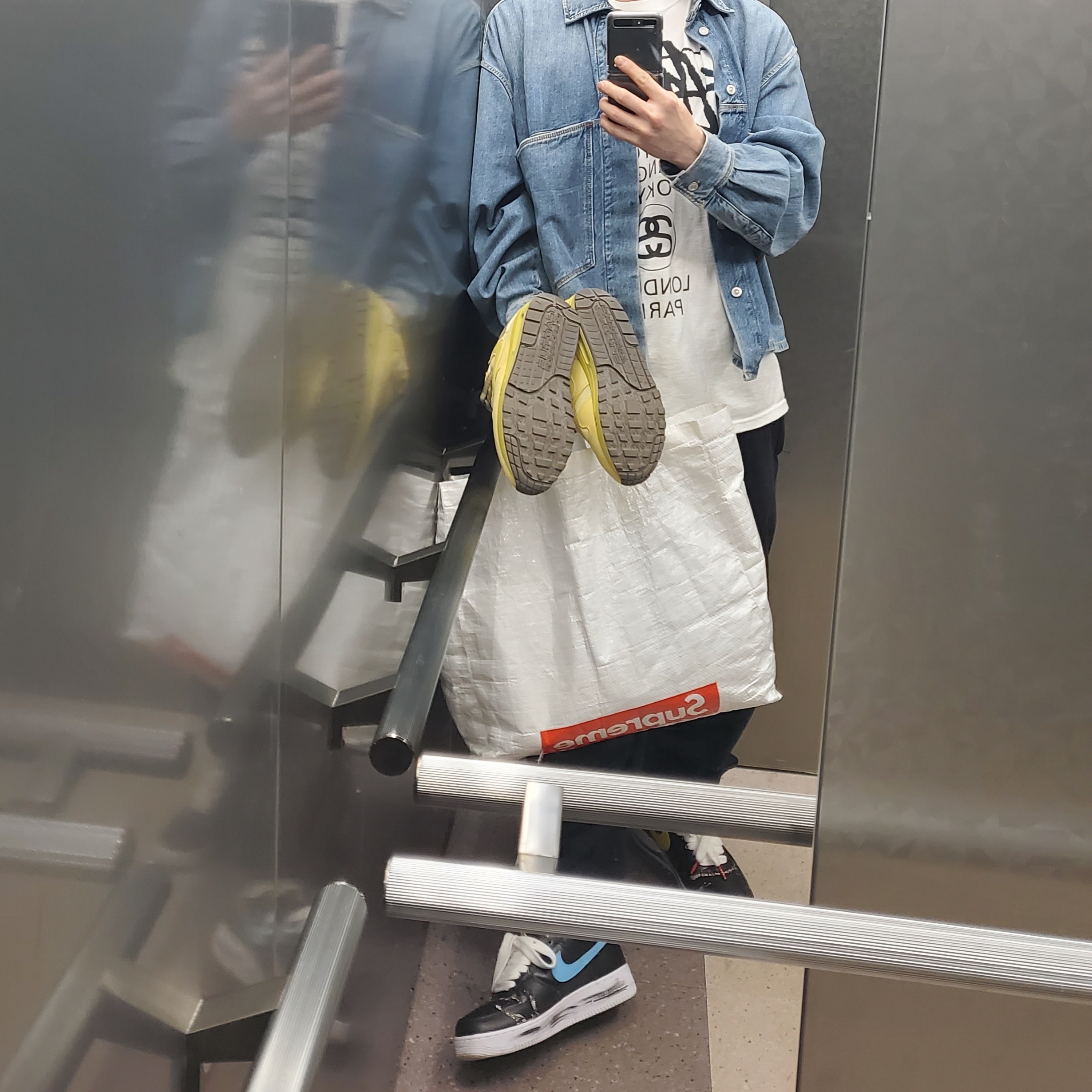 스투시 월드투어 티셔츠 화이트 착용 스타일