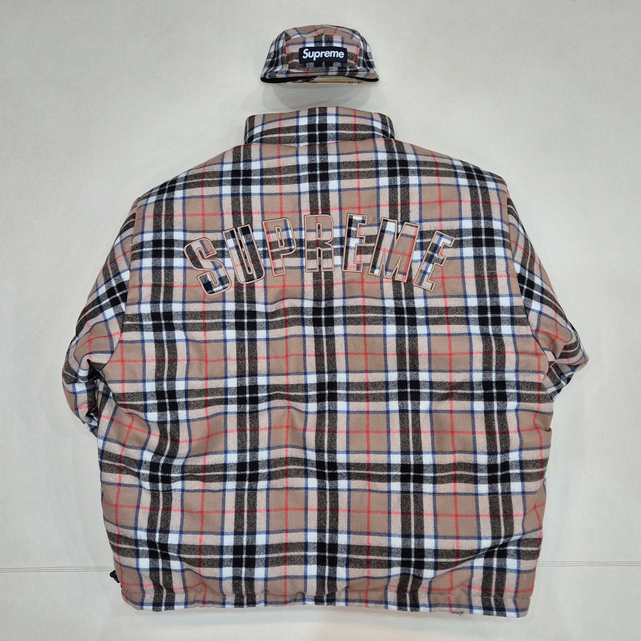 Supreme Lochcarron Camp Cap Tan Plaid - 24FW, Supreme Reversible Puffer Jacket Navy - 24FW 착용 스타일 - 2