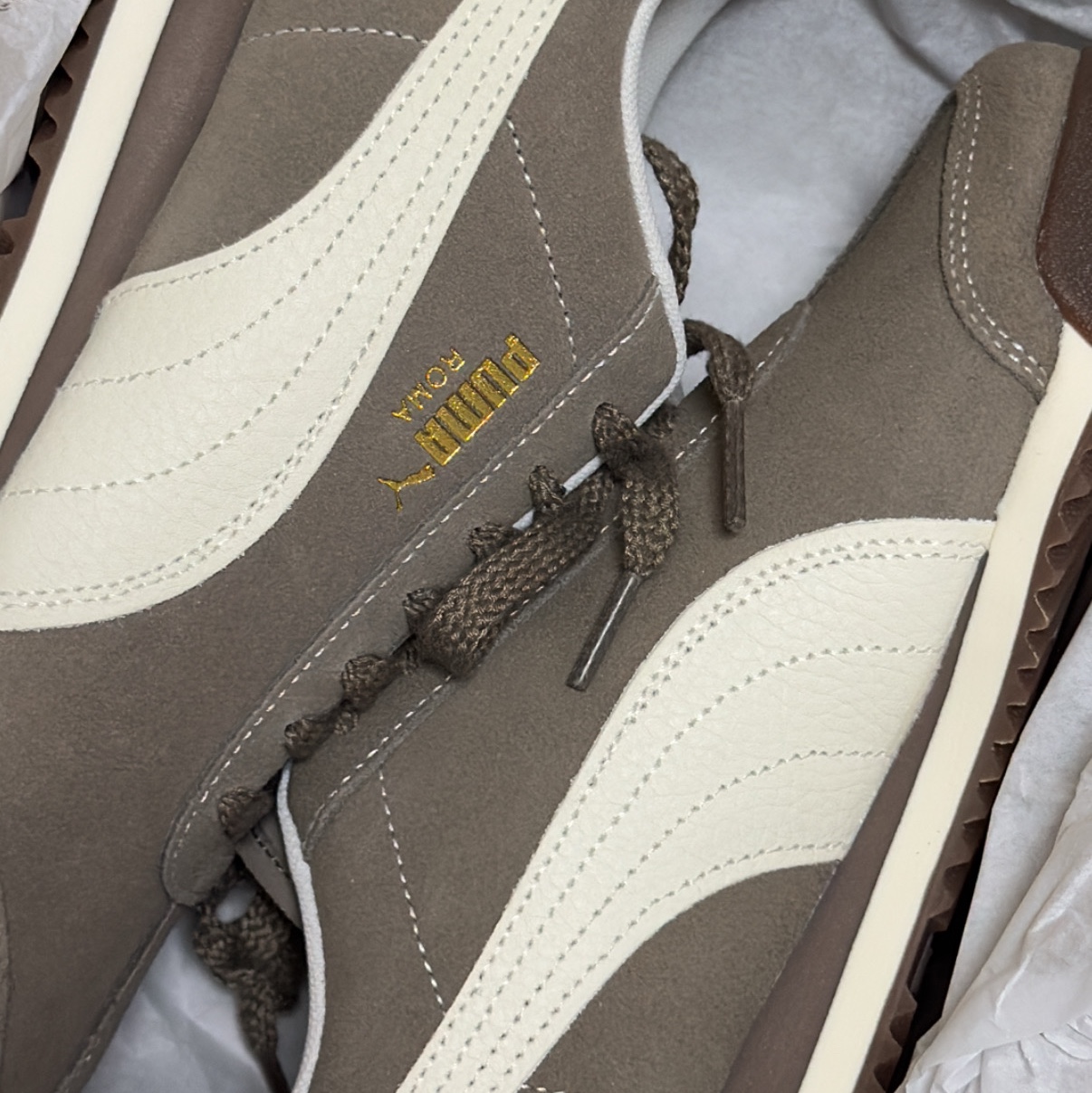 Puma Roma Suede Totally Taupe Warm White 착용 스타일 - 3