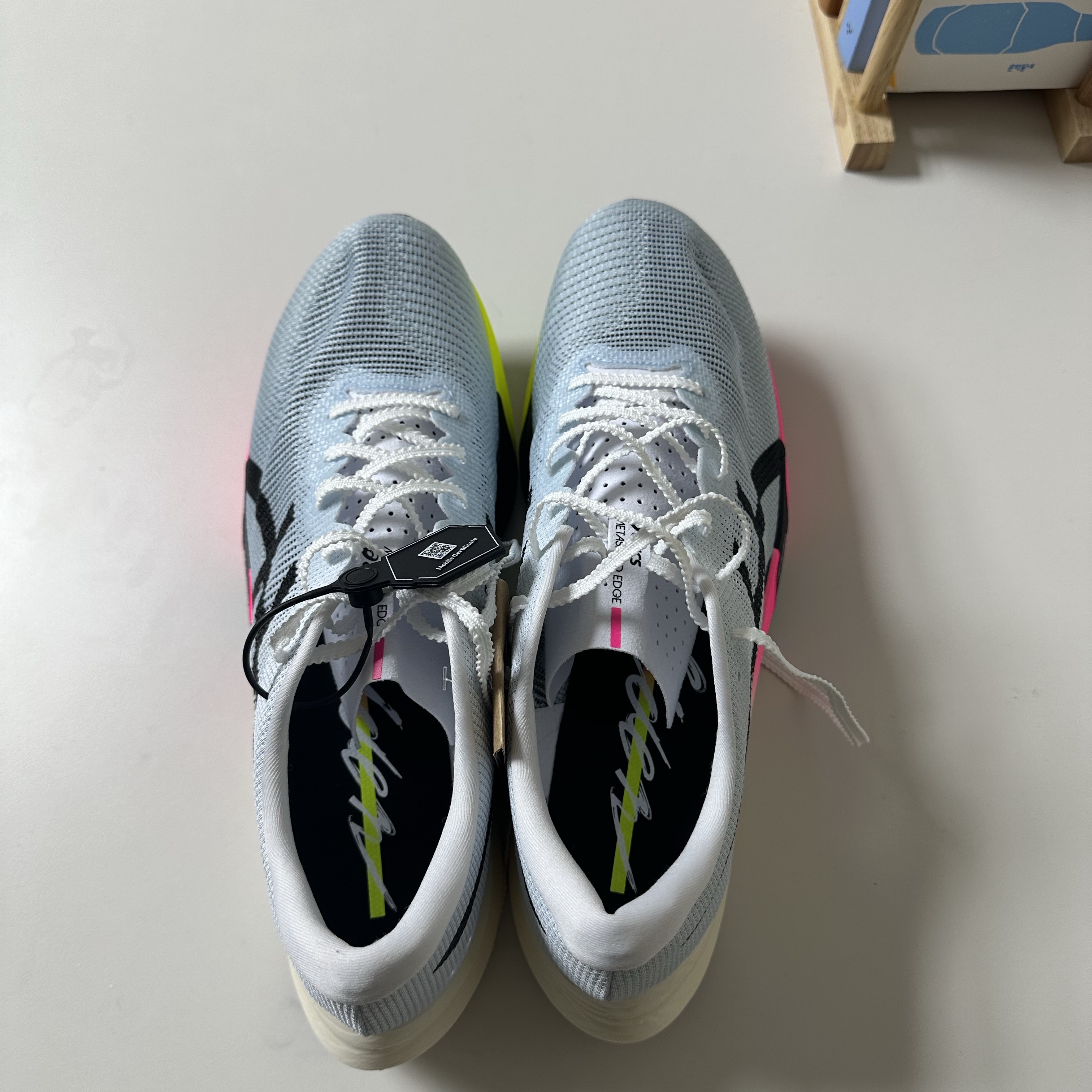 Asics Metaspeed Edge Paris Light Blue Black 착용 스타일