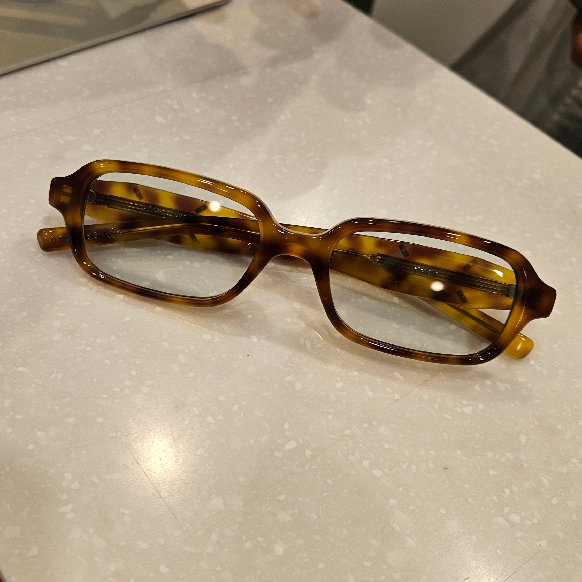 Gentle Monster x Maison Margiela MM210 Tortoise Green 착용 스타일