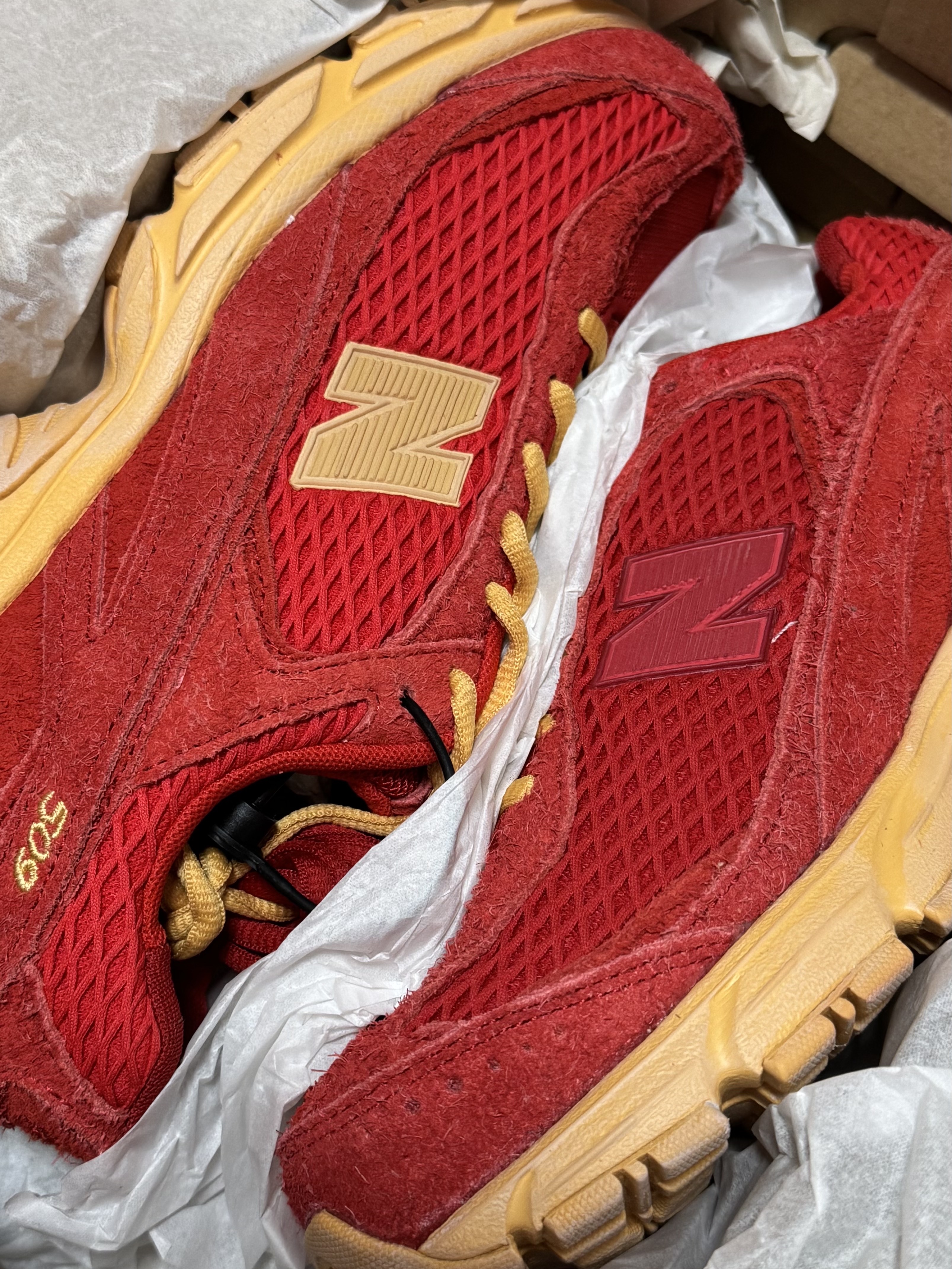 New Balance 509 Deep Red 착용 스타일 - 2