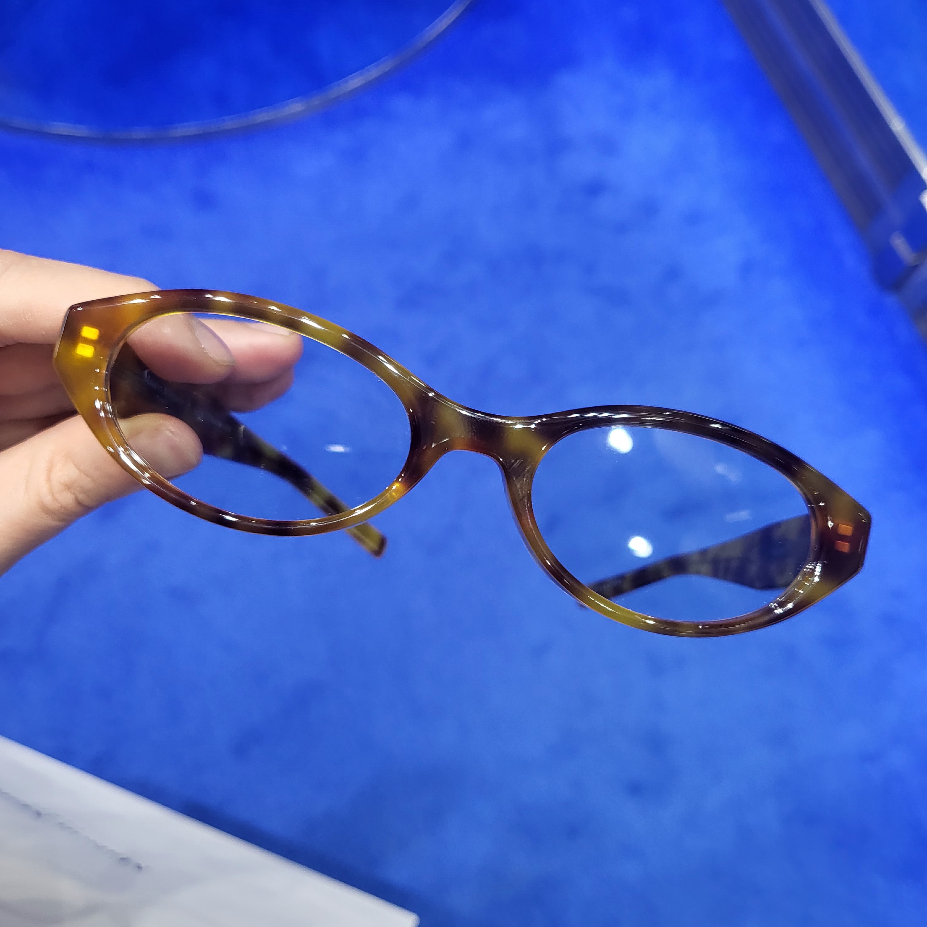 Gentle Monster x Maison Margiela MM209 Tortoise Green 착용 스타일 - 2