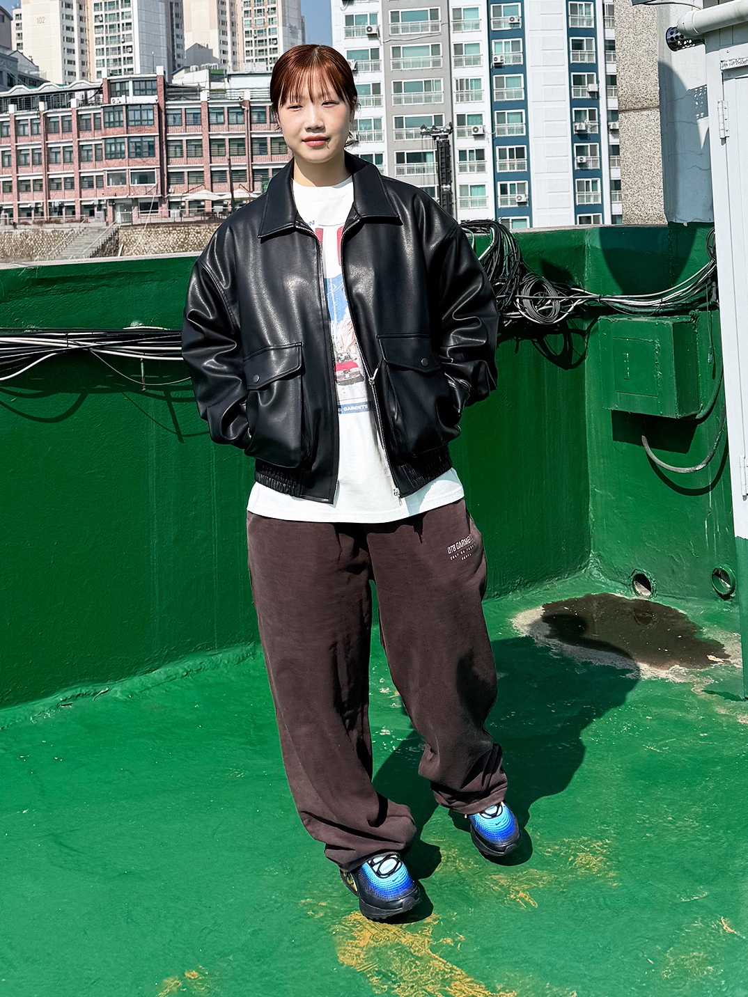 QT8 GARMENTS Synthetic Leather Pocket Jacket Black, QT8 GARMENTS String Washed Sweatpants Black 착용 스타일 - 1