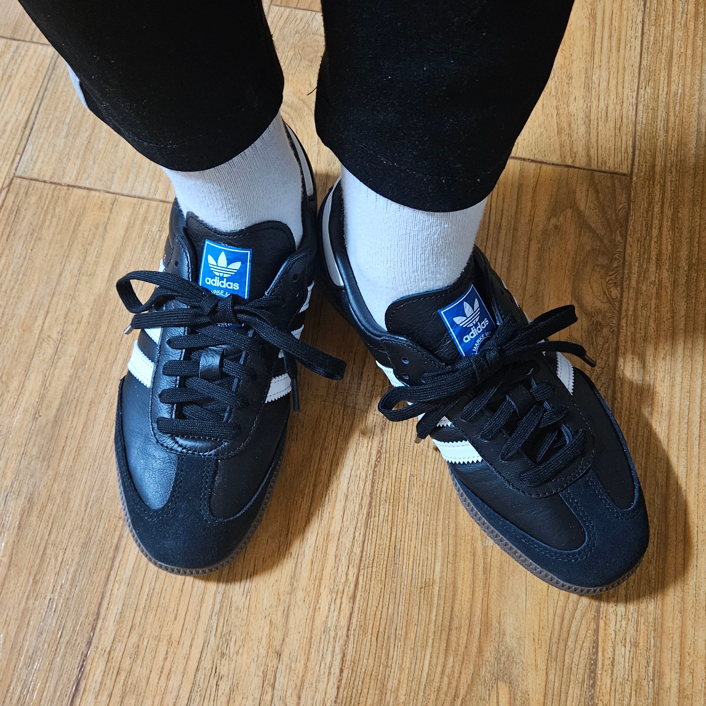 Adidas Samba OG Black White Gum 착용 스타일