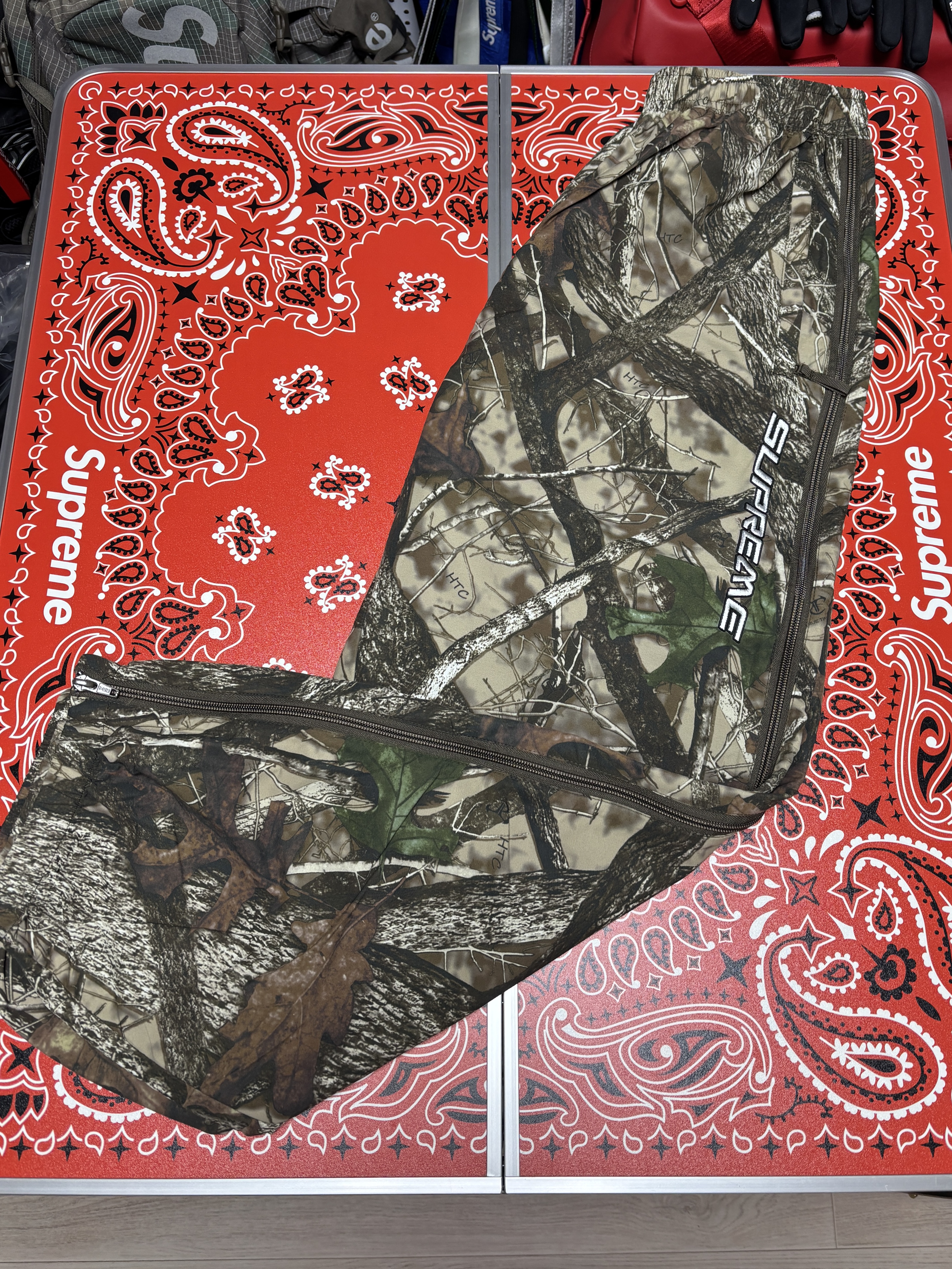 Supreme Warm Up Pant TrueTimber HTC Fall Camo - 24FW 착용 스타일 - 1