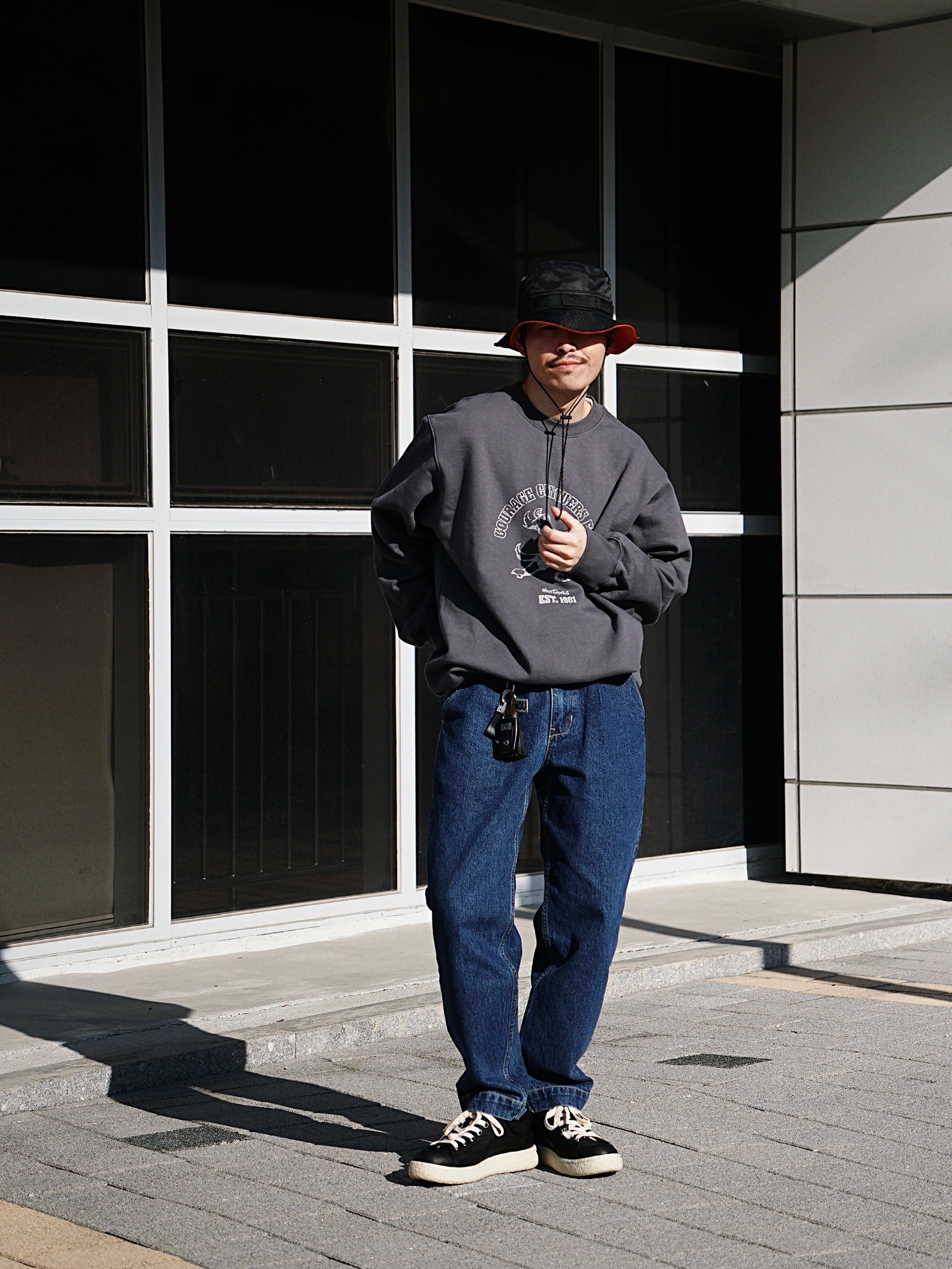 Wildthings Vintage Sweatshirts(WILD DOG) Graphite 착용 스타일 - 3
