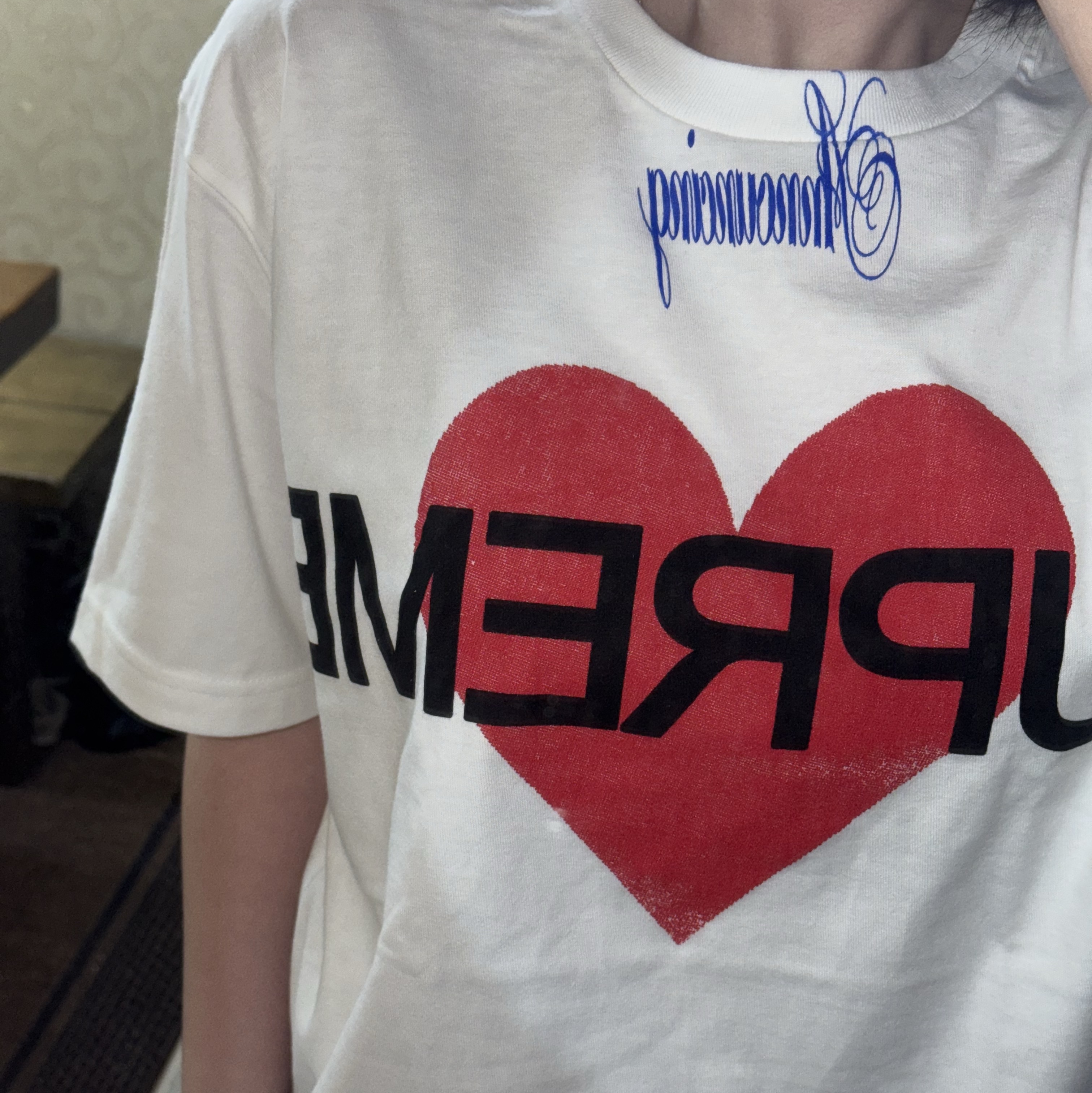 Supreme Announcing T-Shirt White - 25SS 착용 스타일