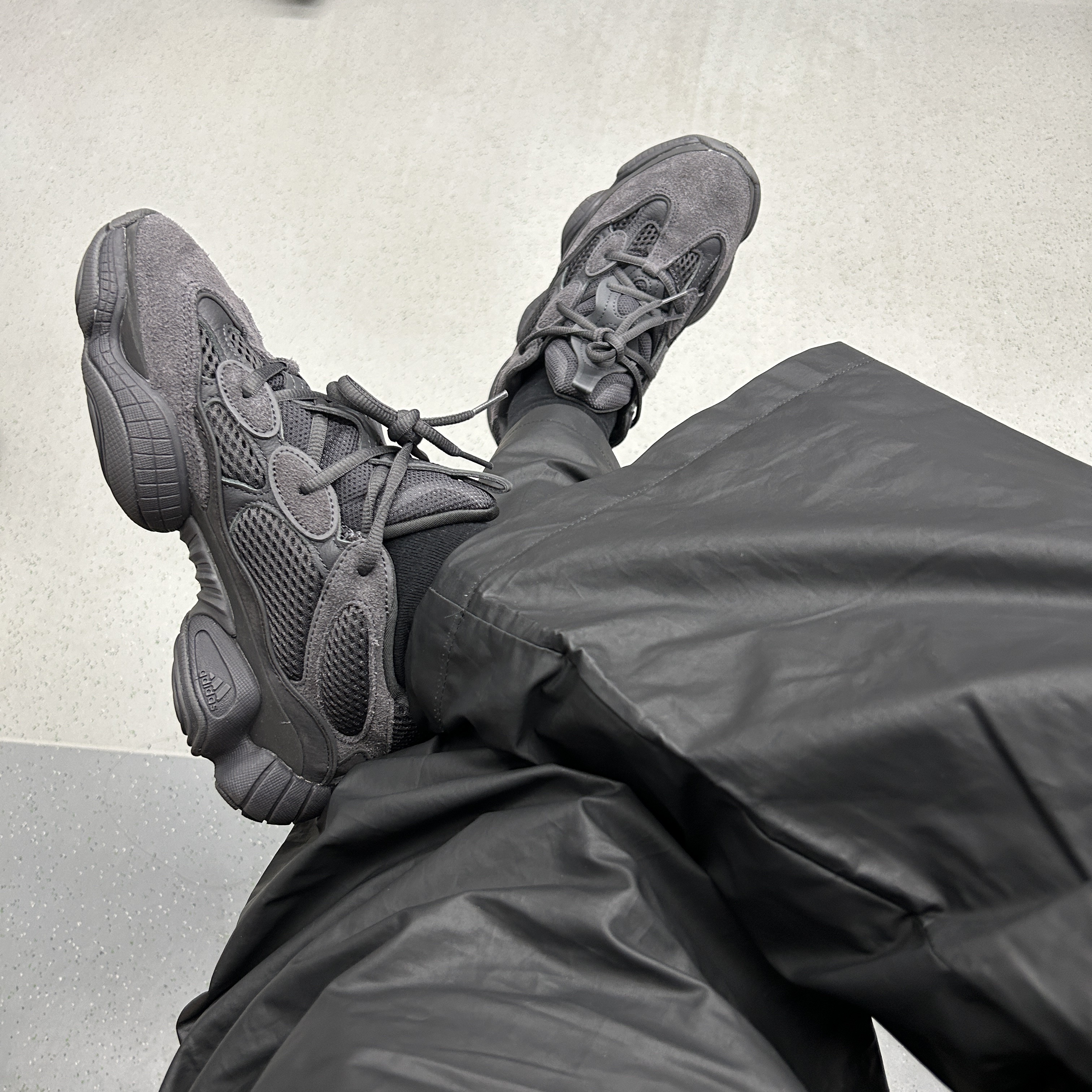 Yeezy Gap Engineered By Balenciaga Coated Cotton Overalls Black, Adidas Yeezy 500 Utility Black 2022/2023 착용 스타일 - 2