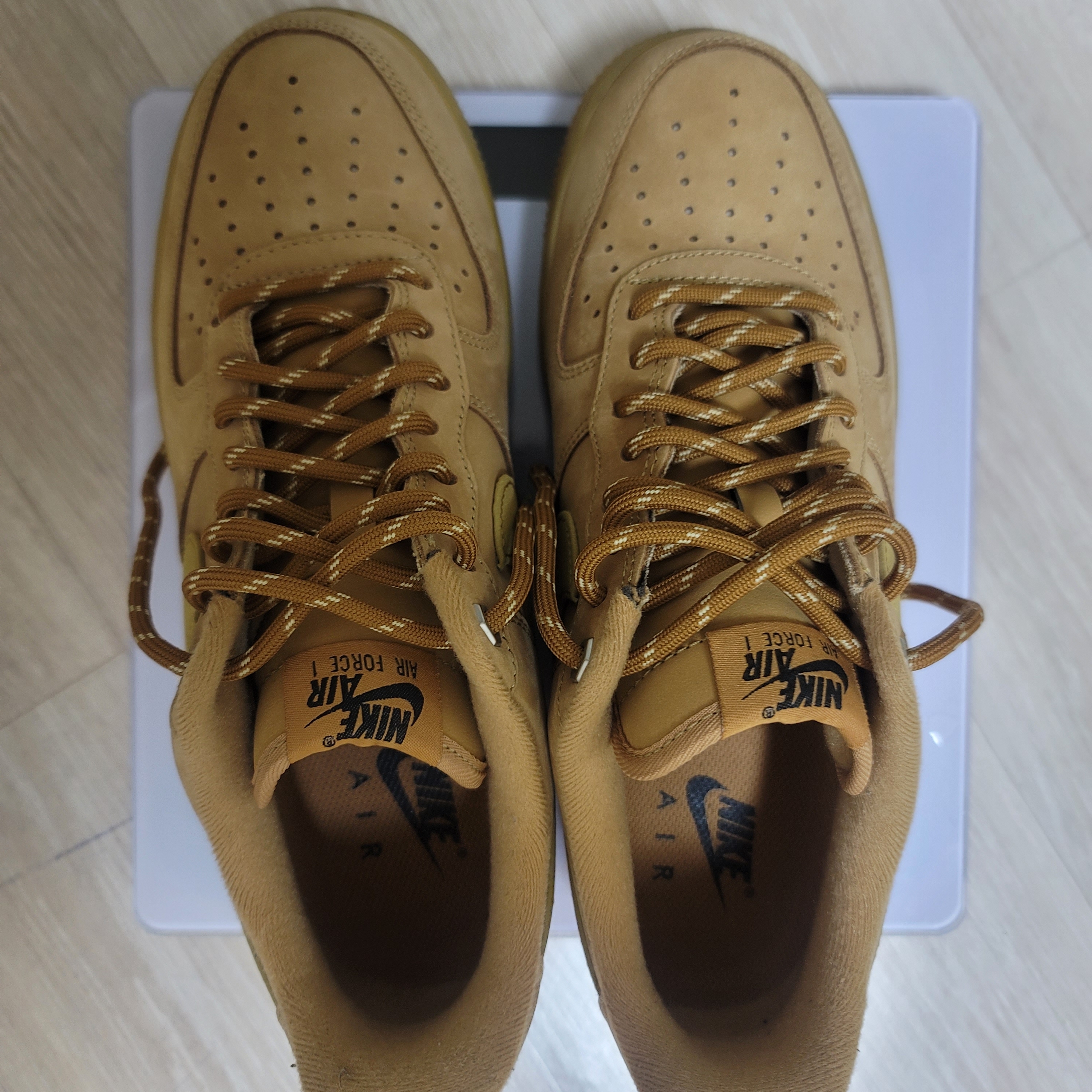 Nike Air Force 1 '07 WB Flax 착용 스타일 - 2