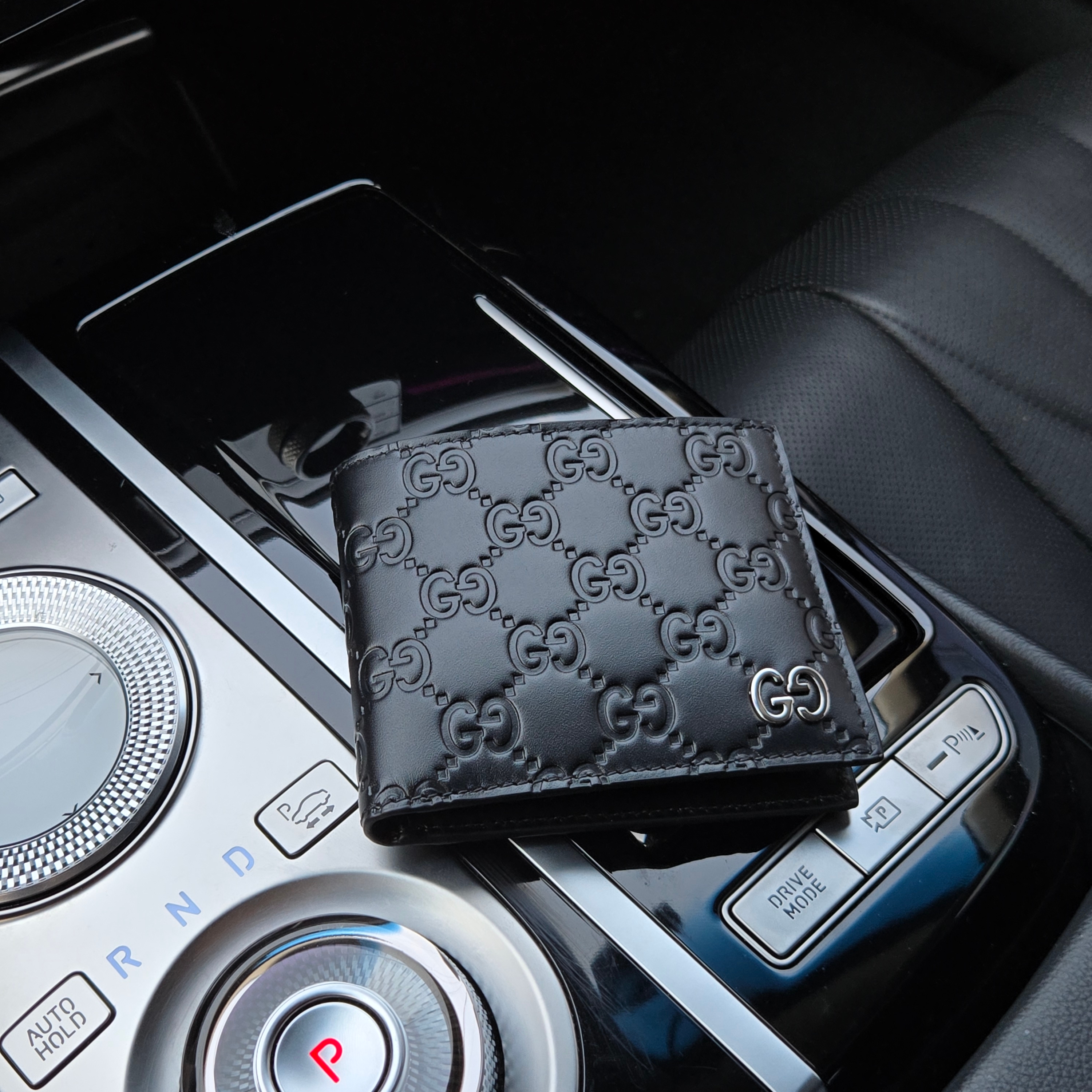 Gucci Signature Wallet Black 착용 스타일 - 2