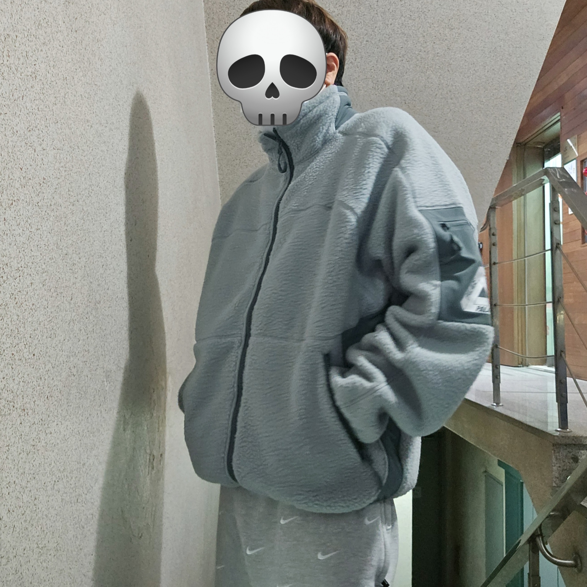 Palace Thermalite Fleece Jacket Grey - 23FW, Nike NRG Swoosh Logo Pants Grey Heather 착용 스타일 - 3