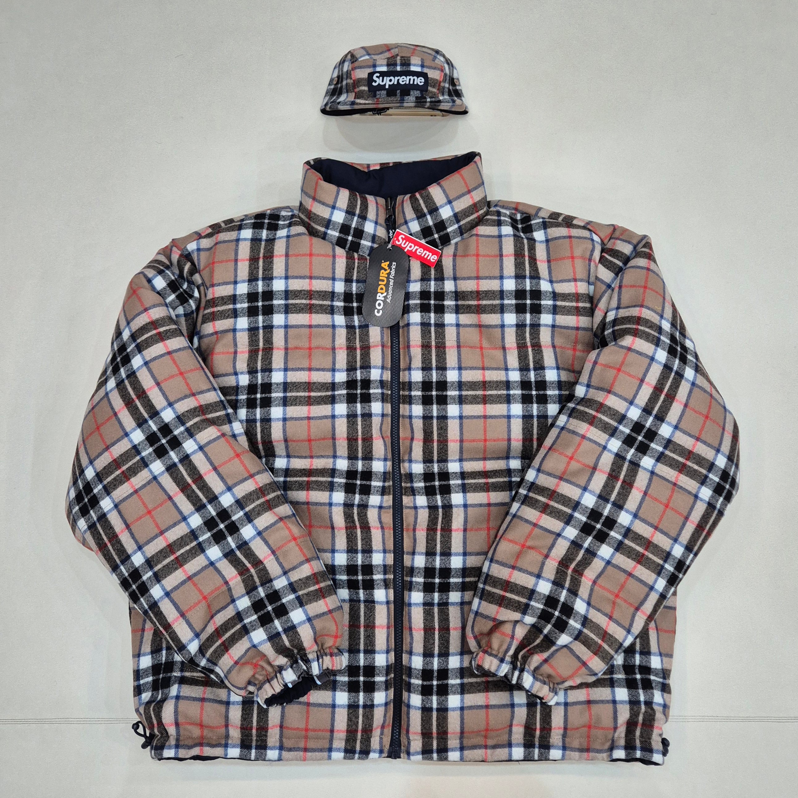 Supreme Lochcarron Camp Cap Tan Plaid - 24FW, Supreme Reversible Puffer Jacket Navy - 24FW 착용 스타일 - 1