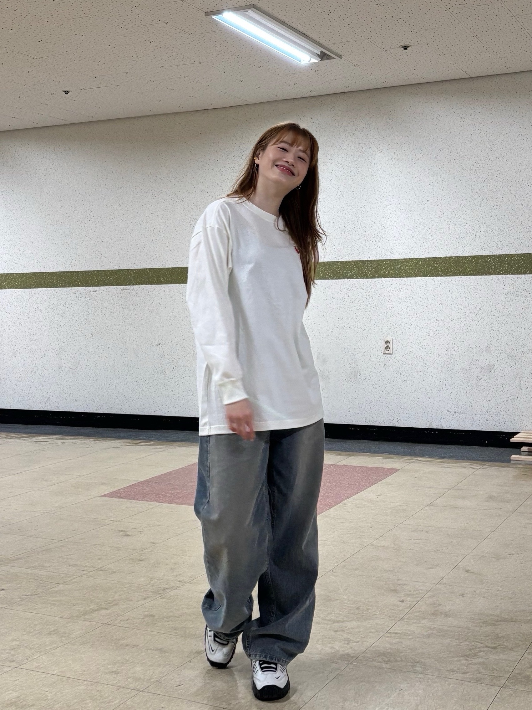 Nike x Ambush Air Adjust Force SP Summit White and Black, (W) Nike NSW Oversized Long Sleeve Top Sail - Asia 착용 스타일 - 3