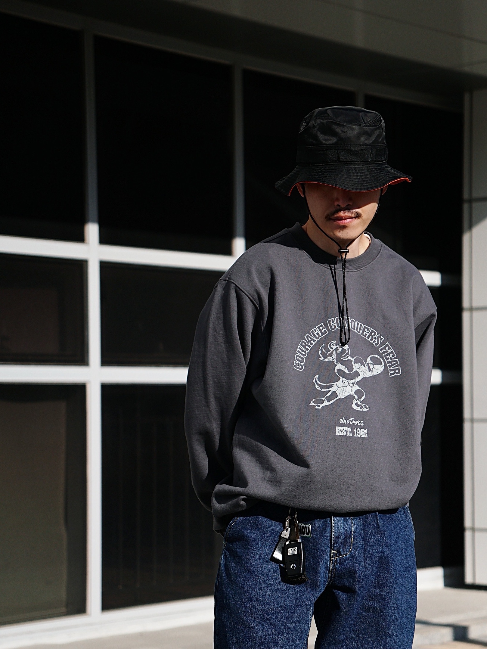 Wildthings Vintage Sweatshirts(WILD DOG) Graphite 착용 스타일 - 5
