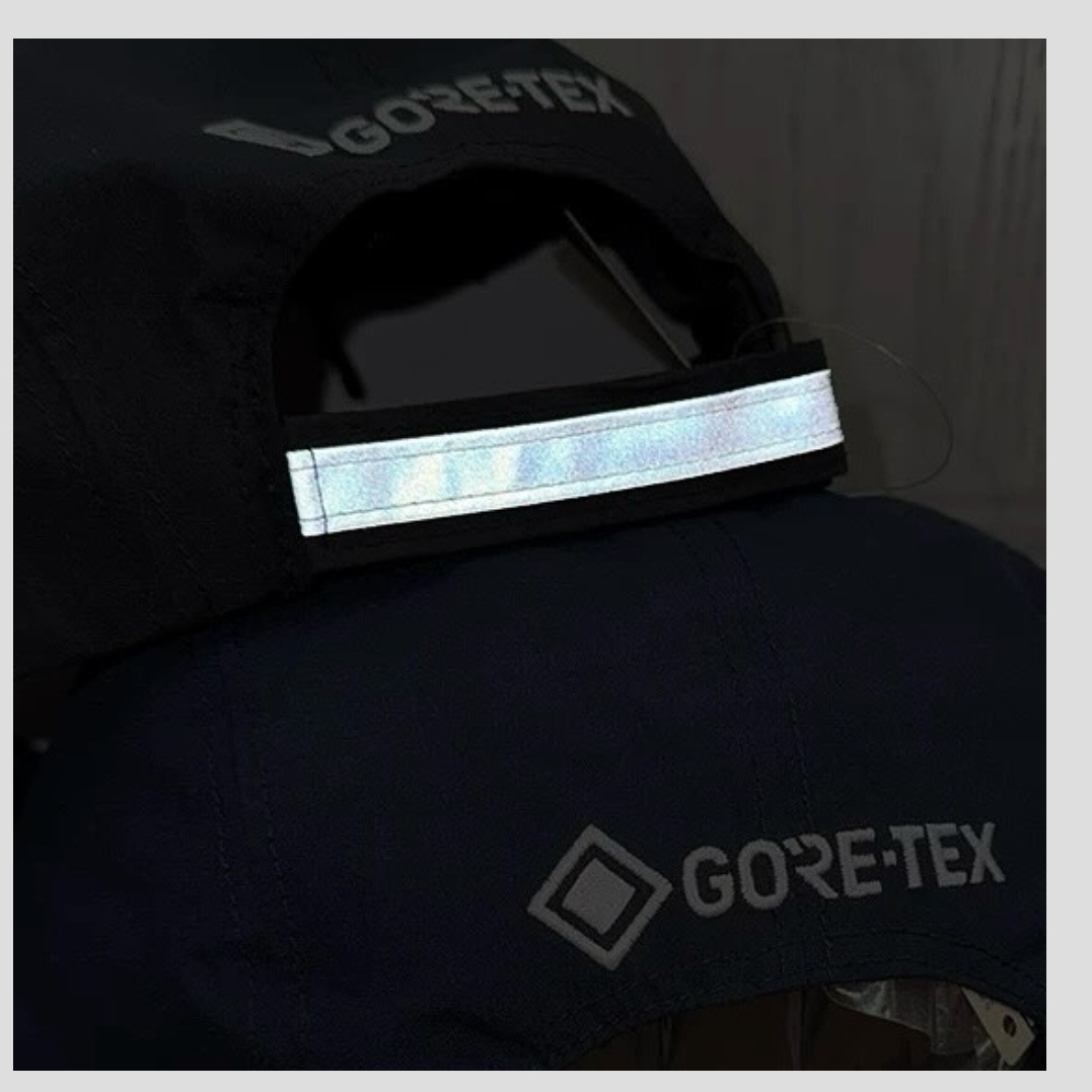 Supreme Gore-Tex Camp Cap Navy - 25SS, Supreme Gore-Tex Camp Cap Black - 25SS 착용 스타일 - 1