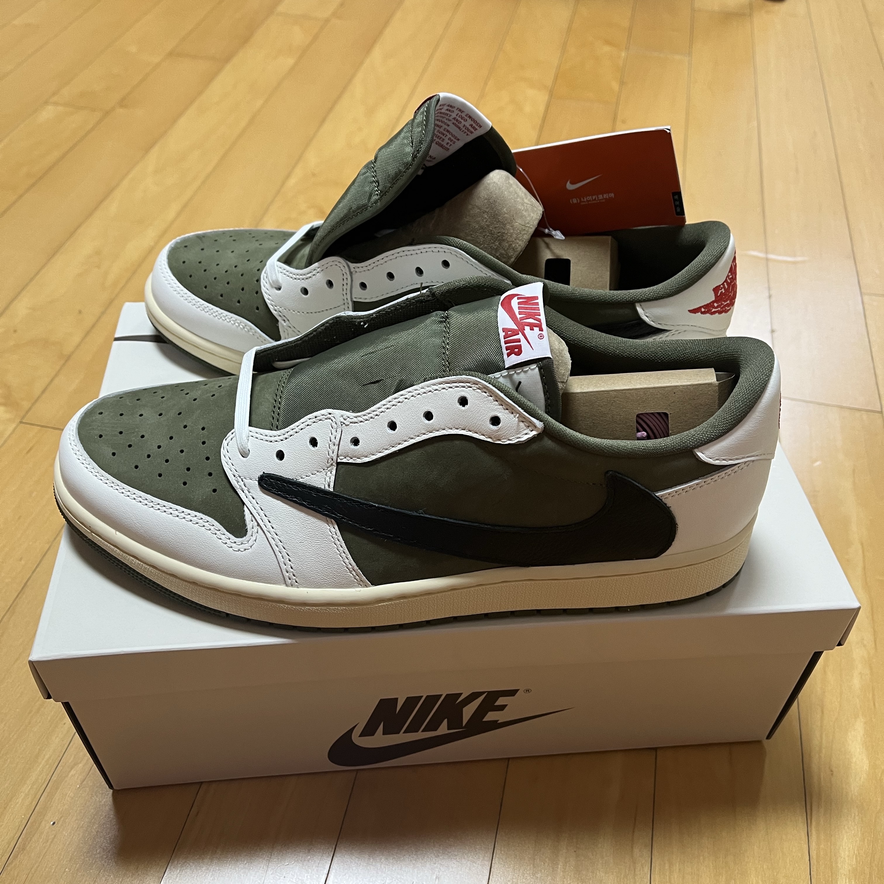 Jordan 1 x Travis Scott Retro Low OG SP Reverse Olive 착용 스타일