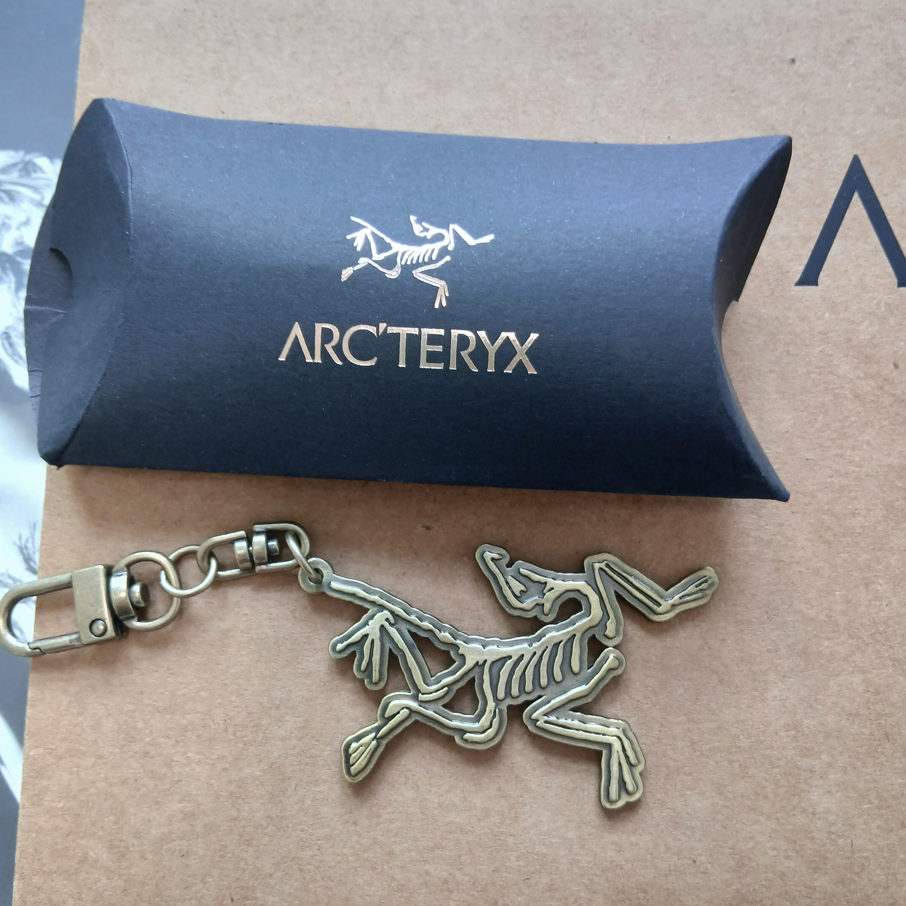 Arc'teryx Keyring Metal, Arc'teryx Calvus Cap Black 착용 스타일 - 5