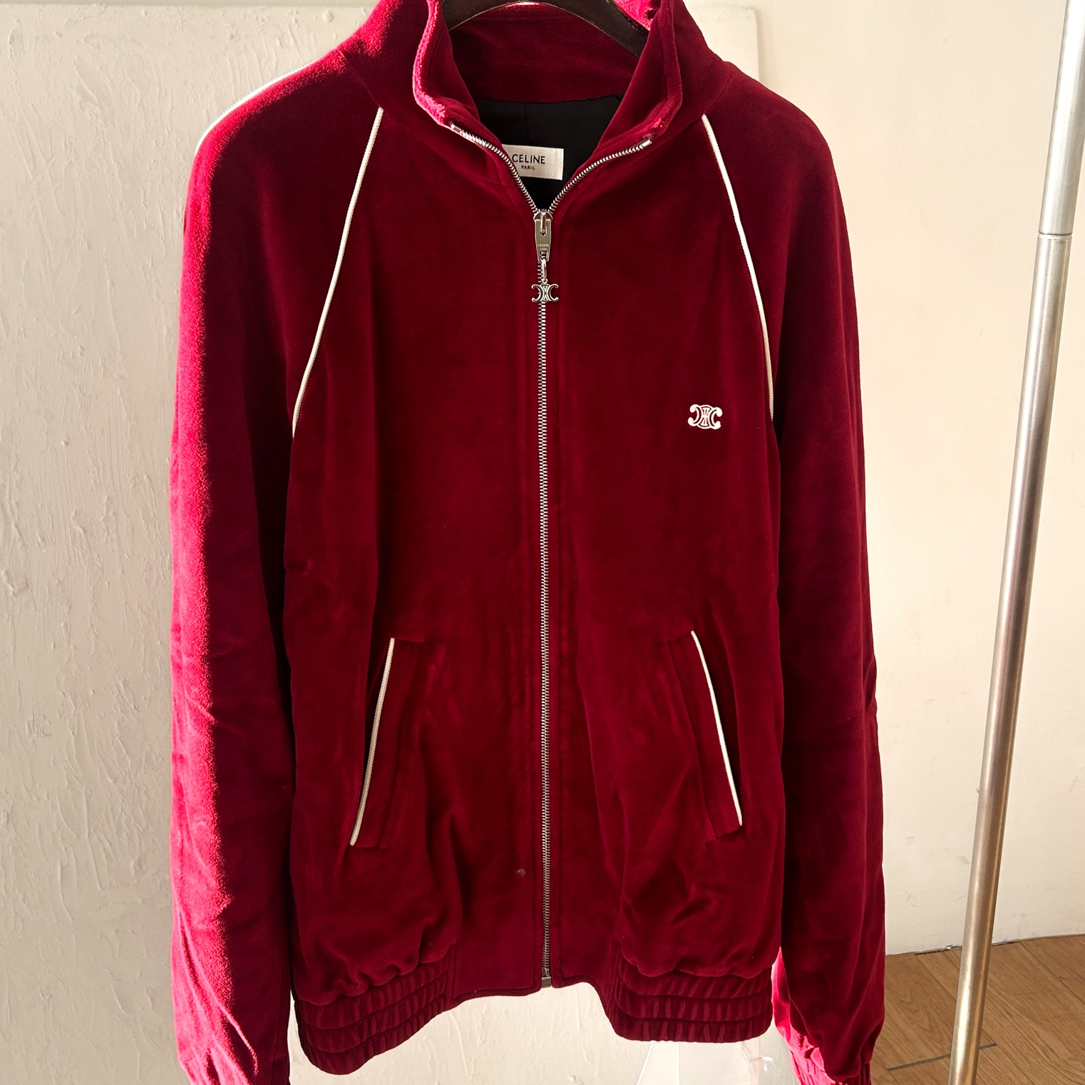 Celine Triomphe Velvet Jersey Tracksuit Jacket Bordeaux China Ecru 착용 스타일 - 1