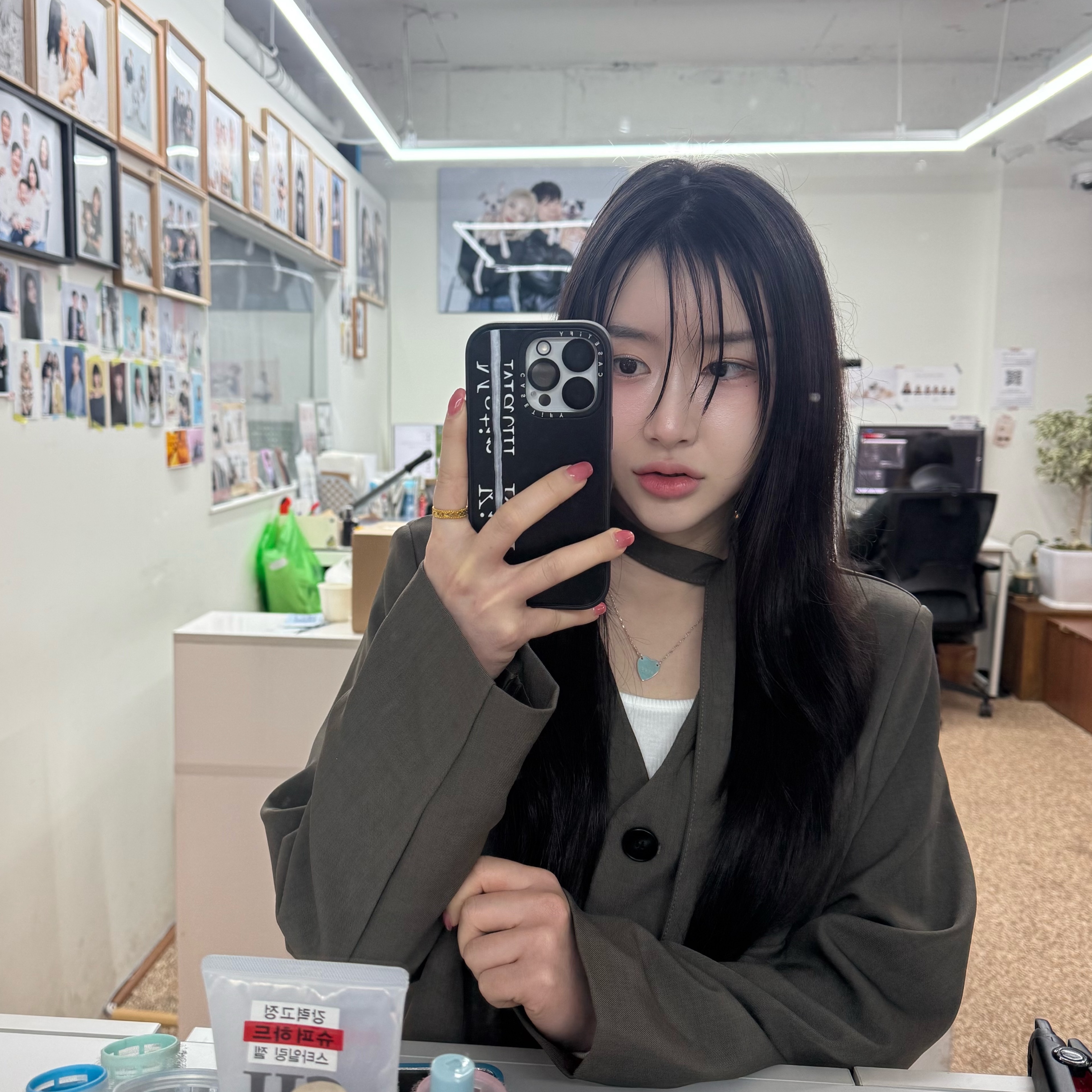 Casetify x Matin Kim iPhone Black Logo Magsafe Impact Case Matte Black, Gucci Trademark Heart Pendant Necklace Silver 착용 스타일
