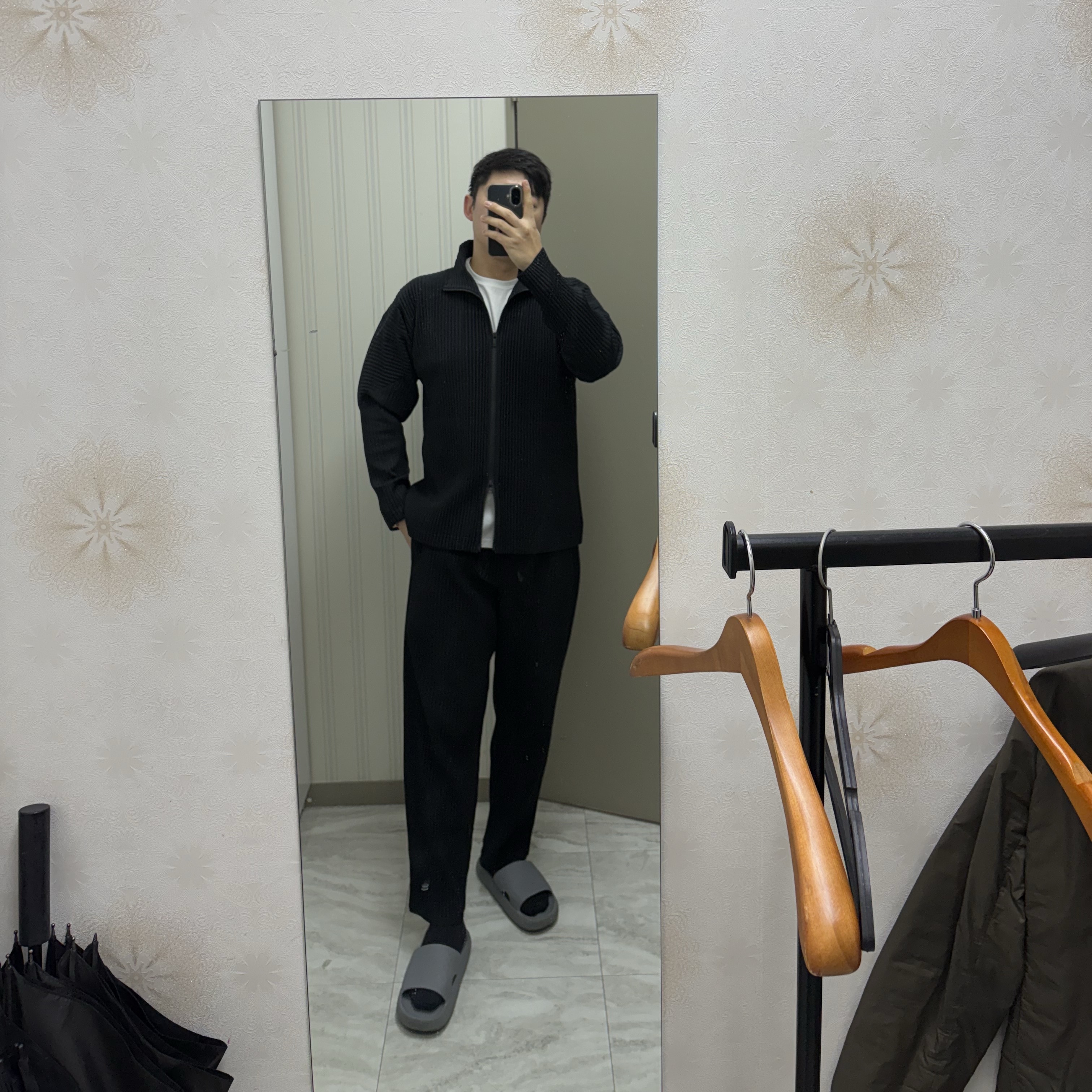 Homme Plisse Issey Miyake Basics Zip Up Jacket Black 착용 스타일