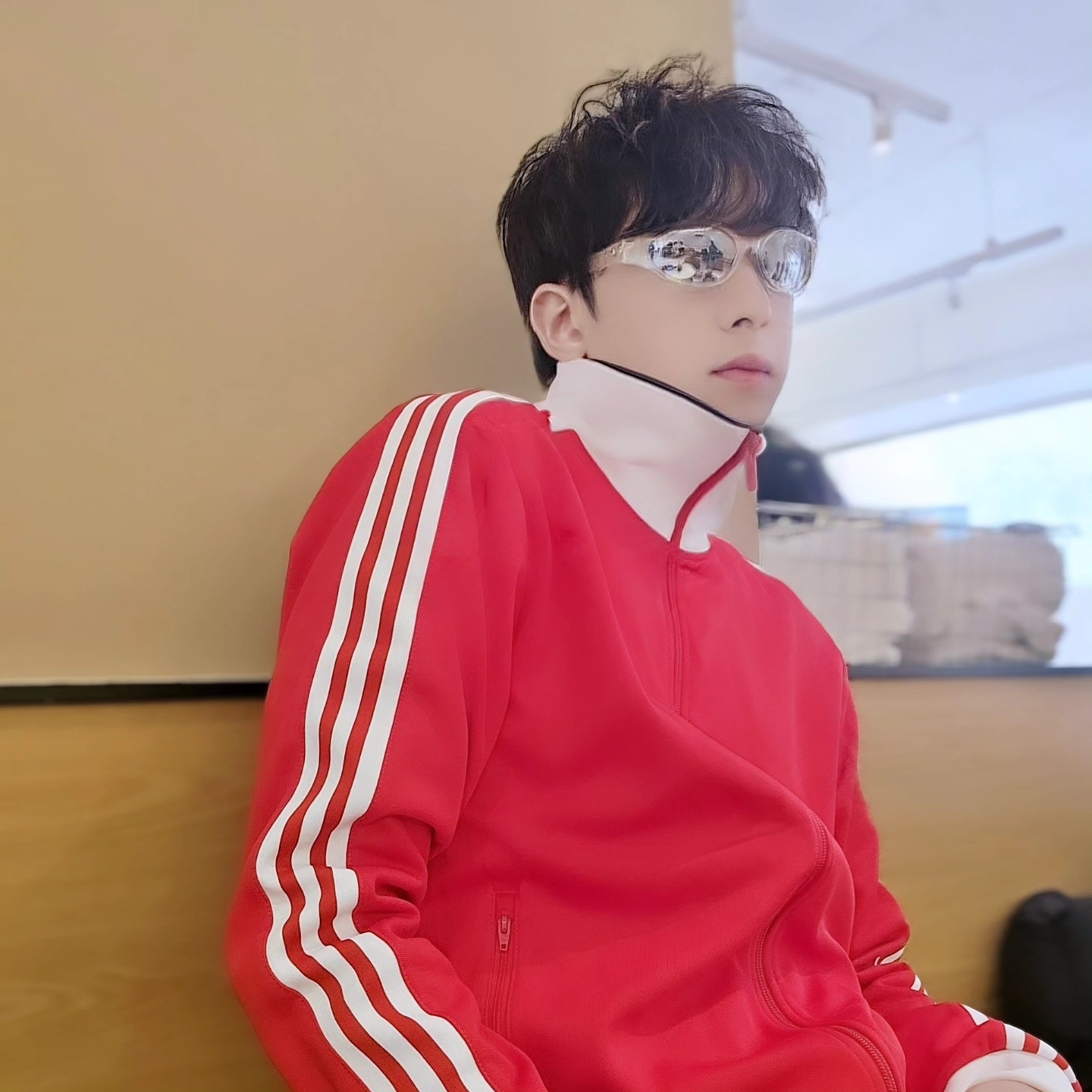 아디다스 아디컬러 클래식 베켄바우어 트랙탑 베러 스칼렛 화이트 - KR 사이즈, 아디다스 아디컬러 클래식 베켄바우어 트랙탑 베러 스칼렛 화이트 - US 사이즈 착용 스타일 - 3