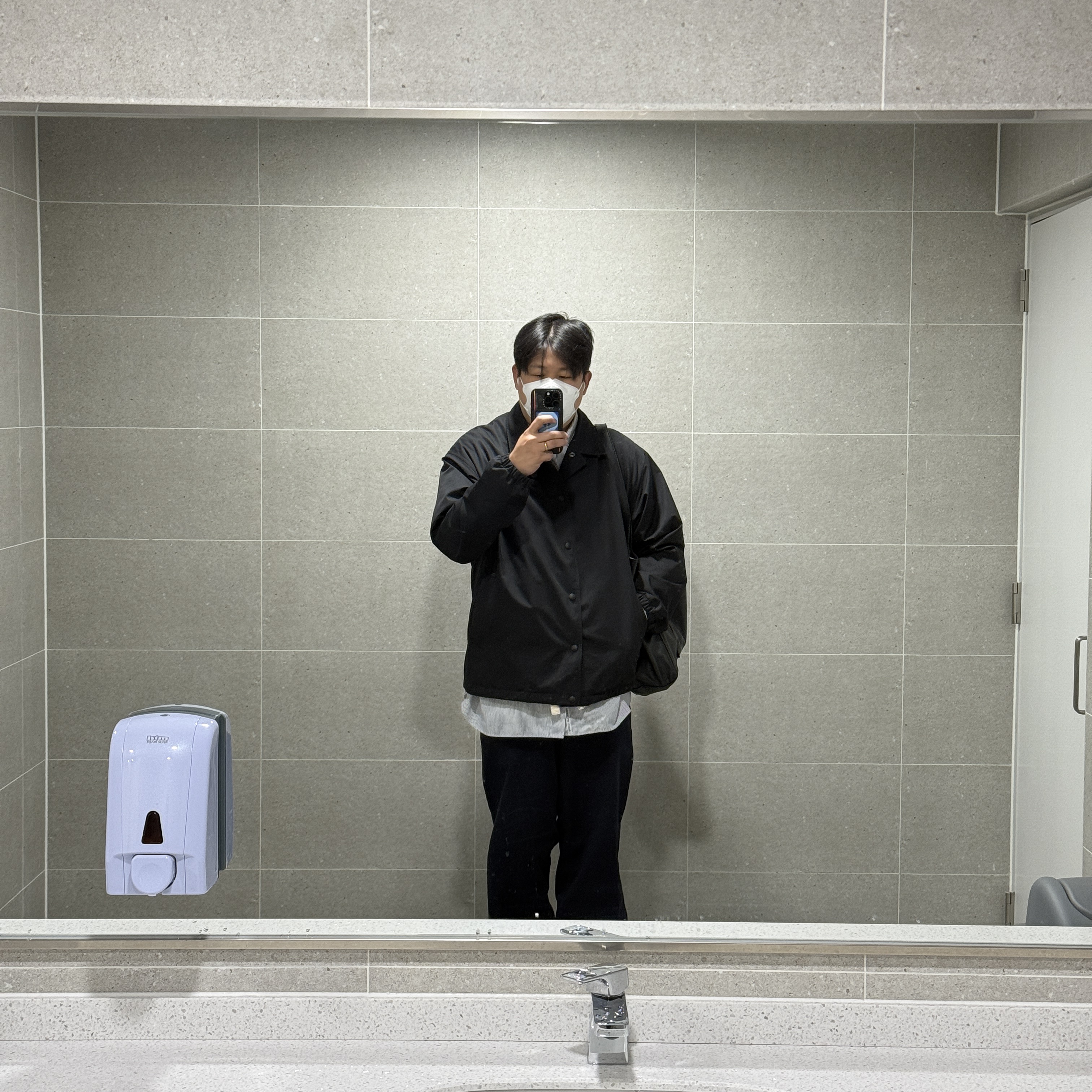 Nanamica Wide Chino Pants Navy, Nanamica 2L Gore-Tex Coach Jacket Black 착용 스타일