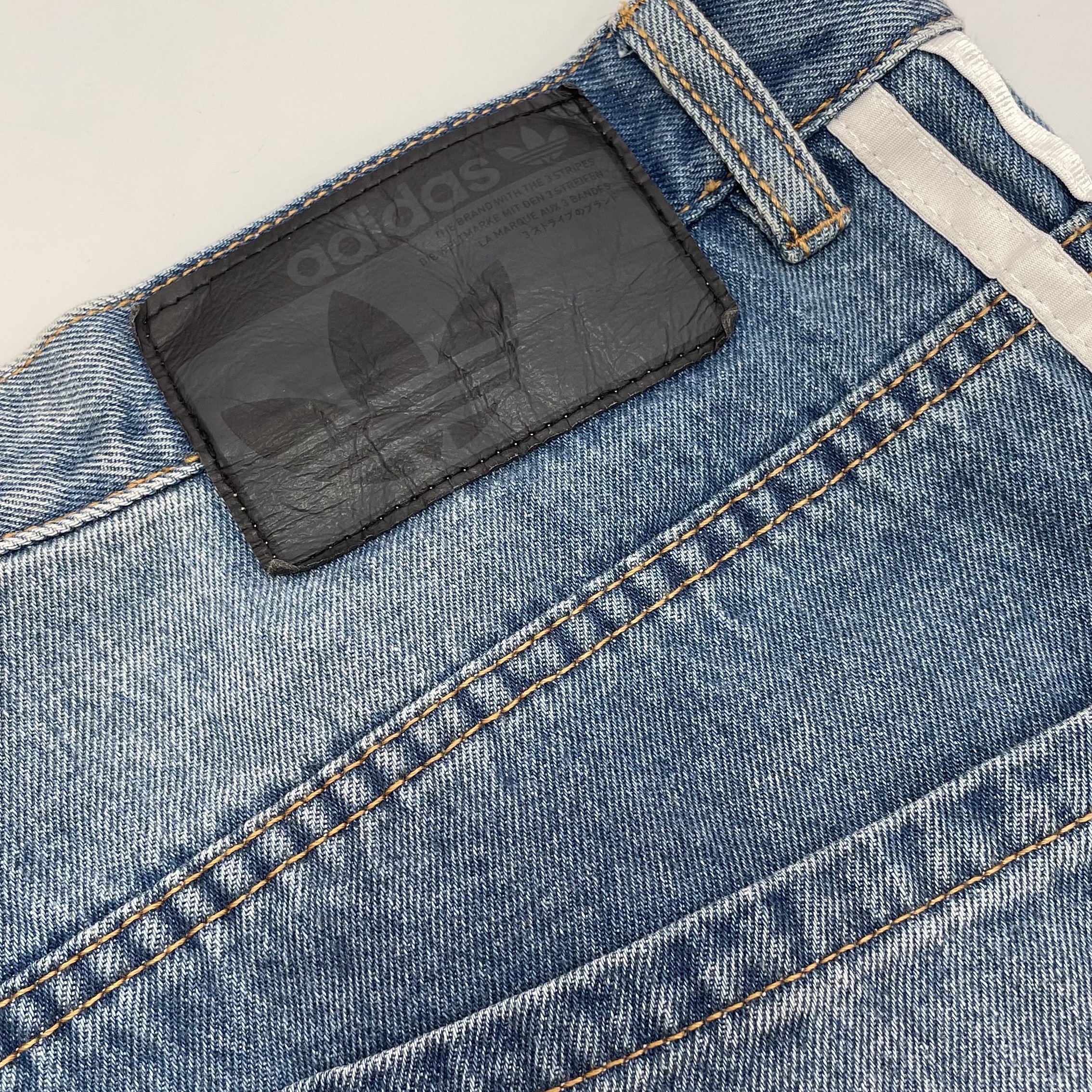 Adidas Adilenium Season 3 Loose Fit Denim Pants Indigo Denim - KR Sizing, Onitsuka Tiger Tokuten Grey White 착용 스타일 - 2