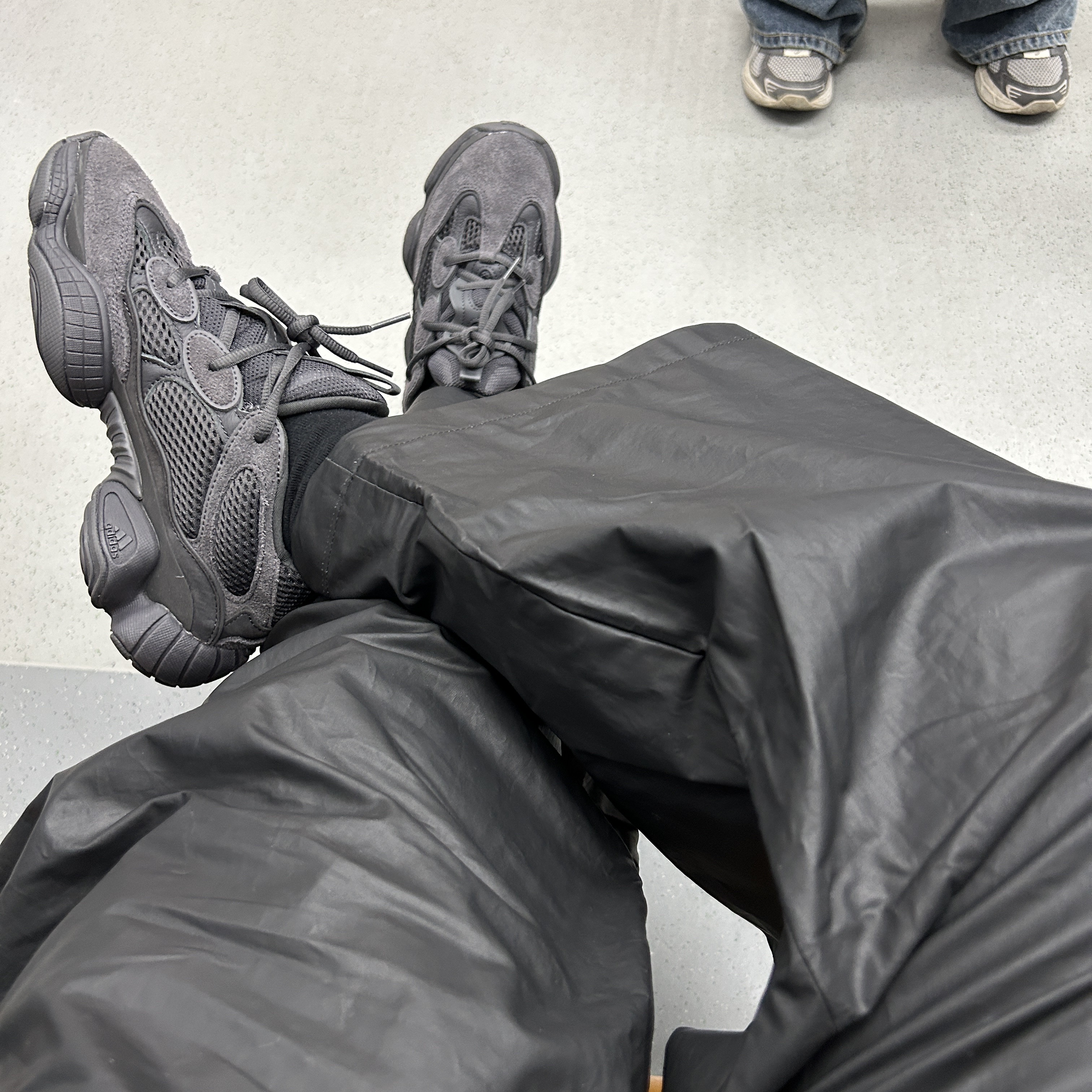 Yeezy Gap Engineered By Balenciaga Coated Cotton Overalls Black, Adidas Yeezy 500 Utility Black 2022/2023 착용 스타일 - 3