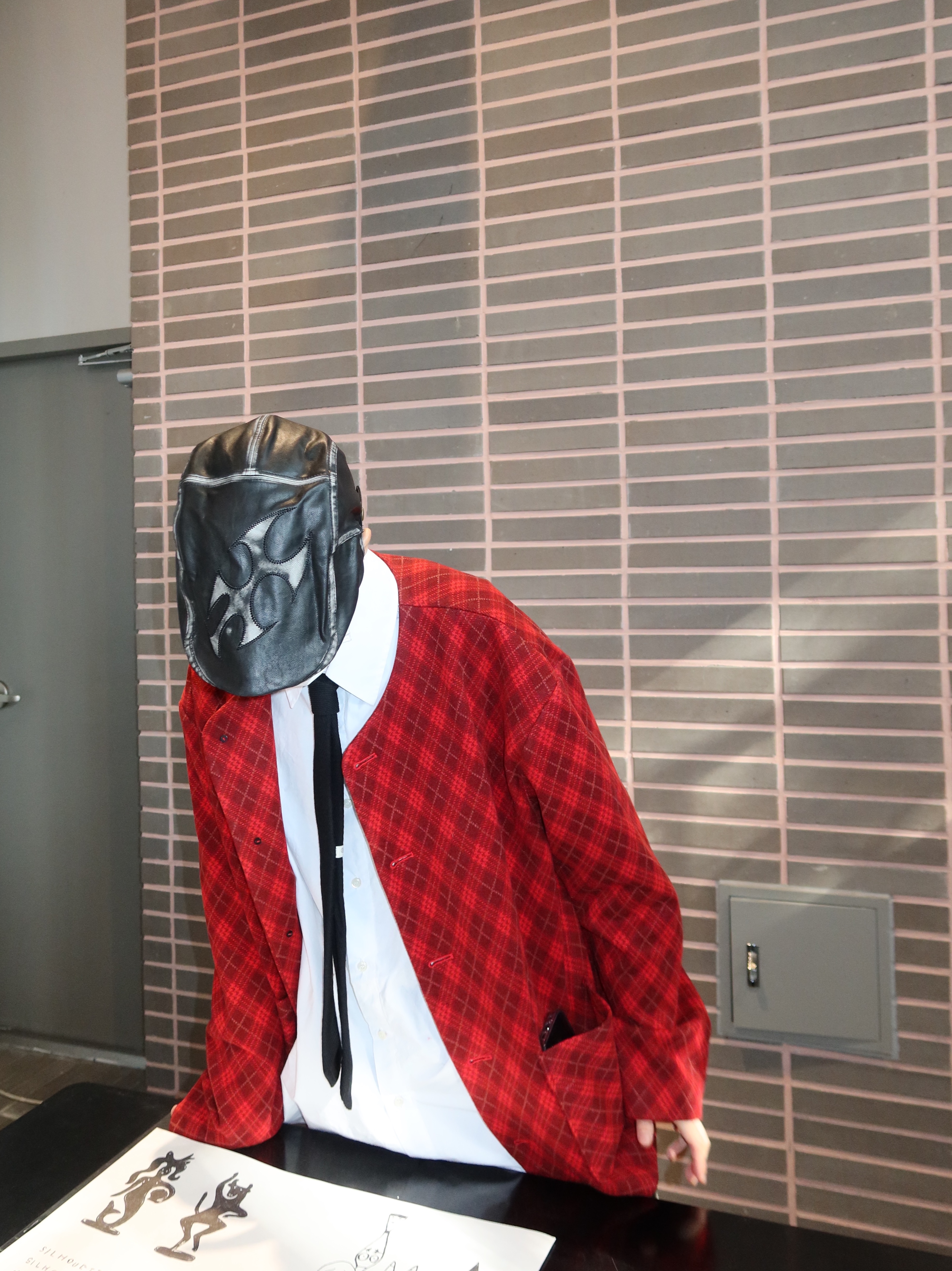 Hono Report Collarless Cardigan Red Argyle 착용 스타일 - 3