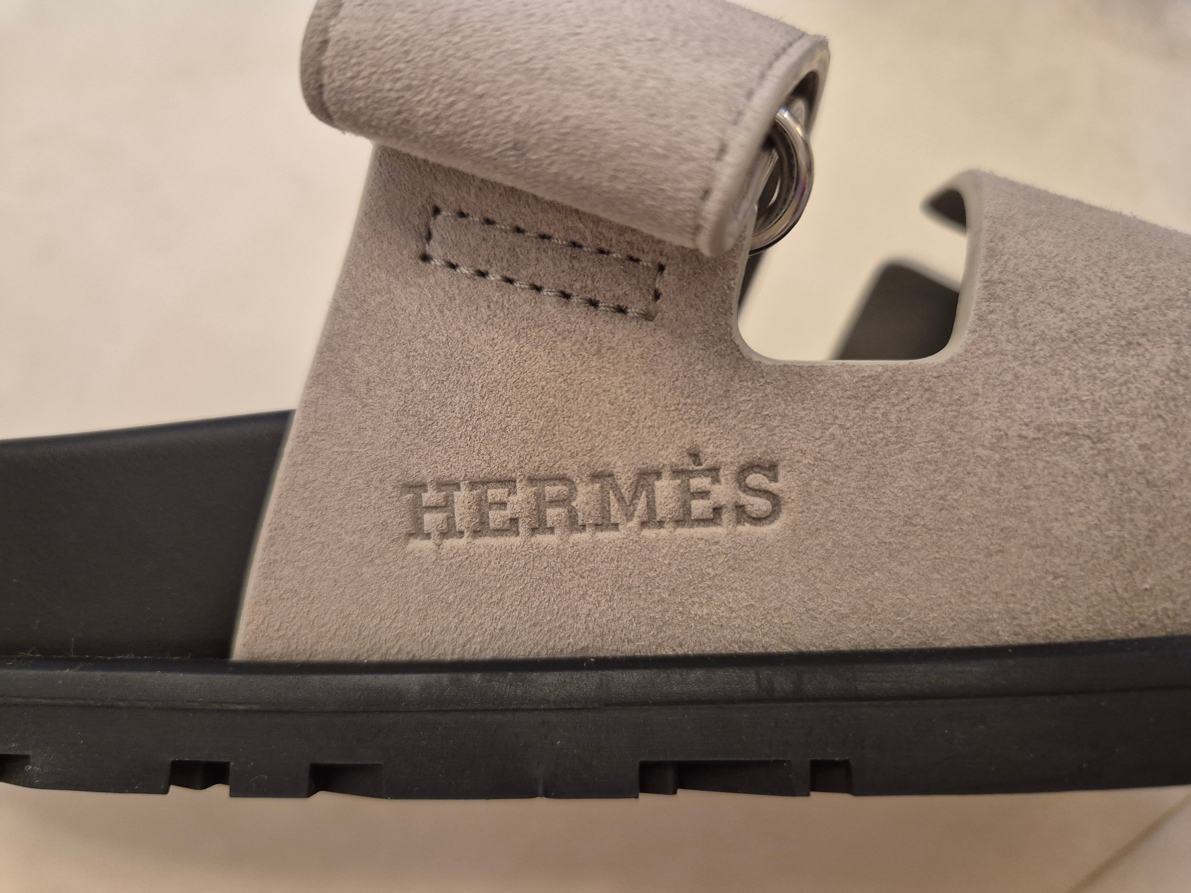 Hermes Chypre Sandal Suede Goatskin & Beige Esquisse 착용 스타일 - 2