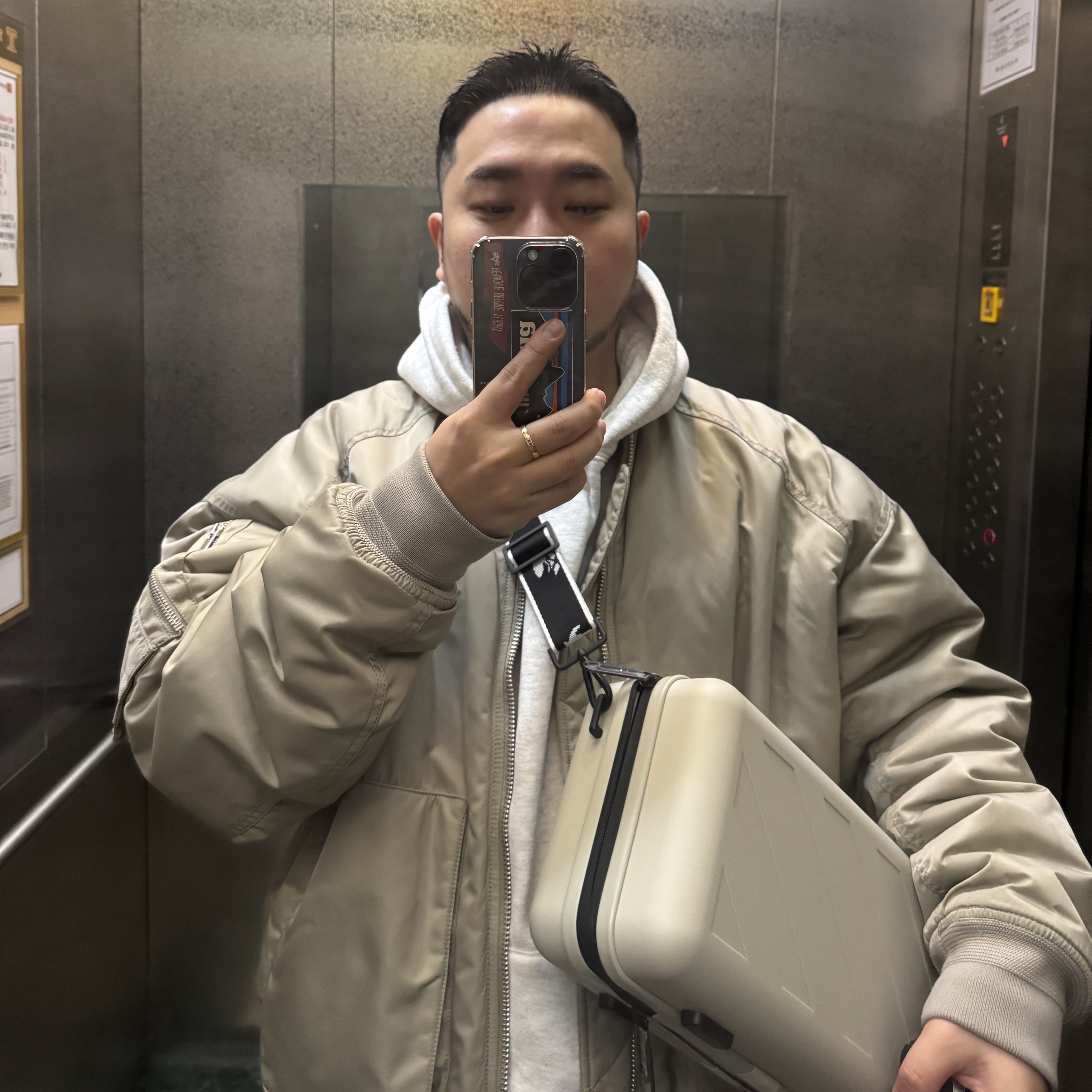 Off-White x Amore Pacific Protection Box (Without Cosmetics), IAB Studio Hoodie Light Gray 착용 스타일