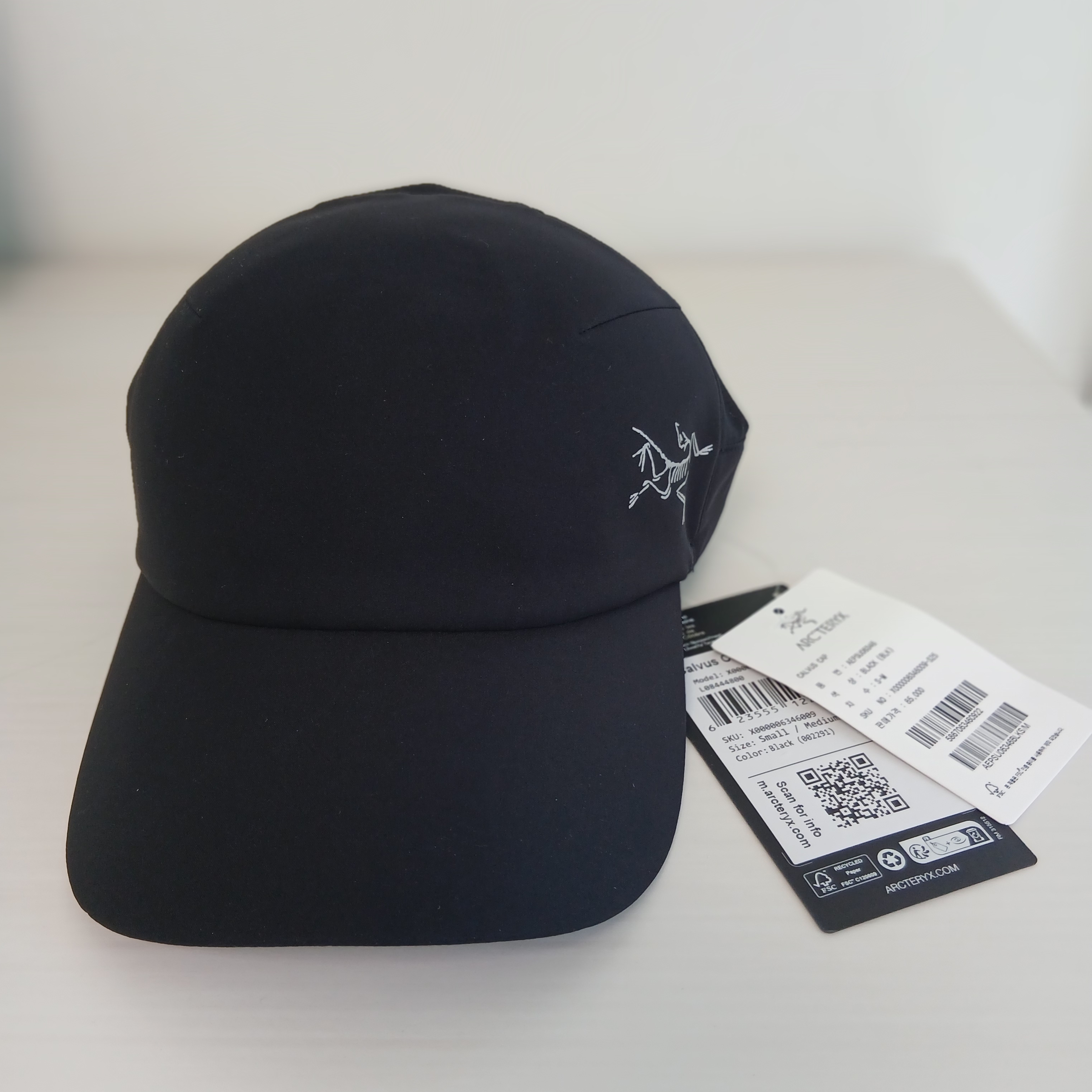 Arc'teryx Calvus Cap Black 착용 스타일 - 2