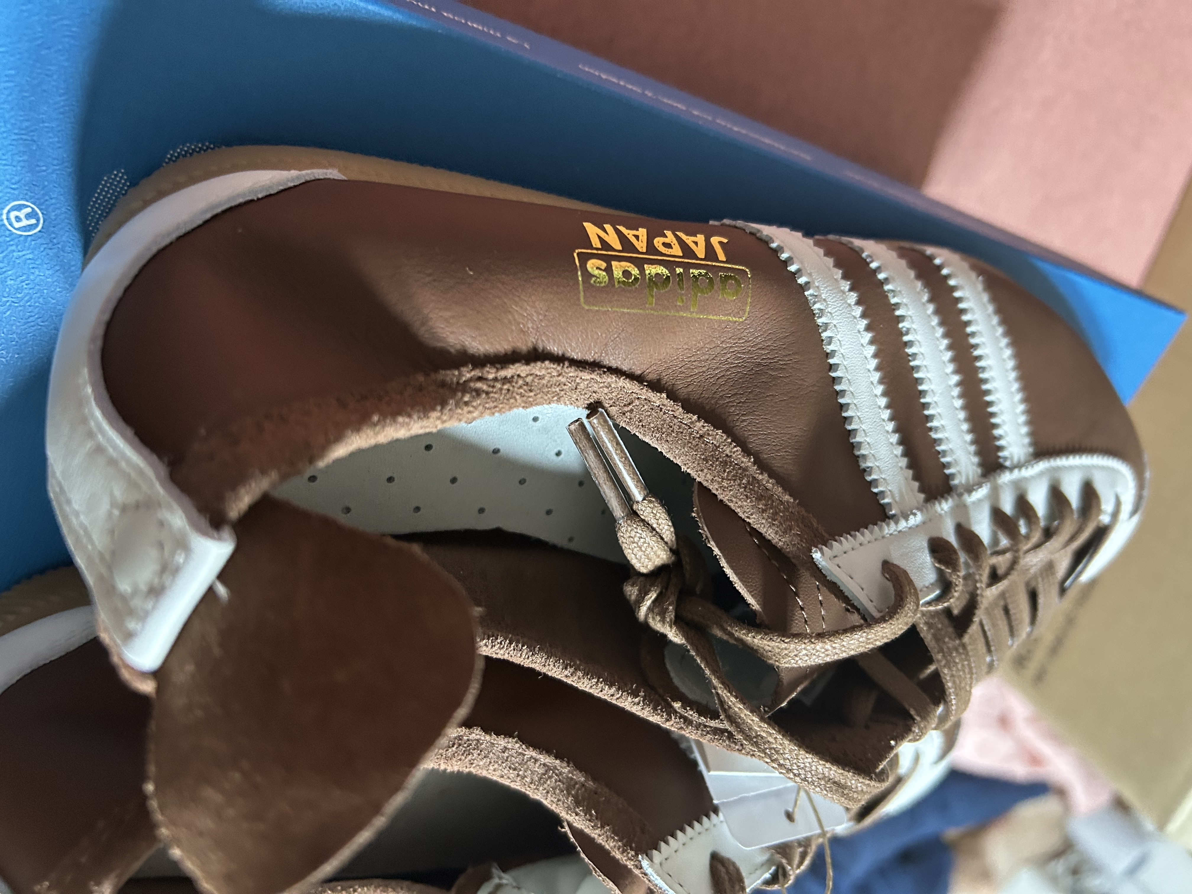 Adidas Japan Preloved Brown Cloud White 착용 스타일