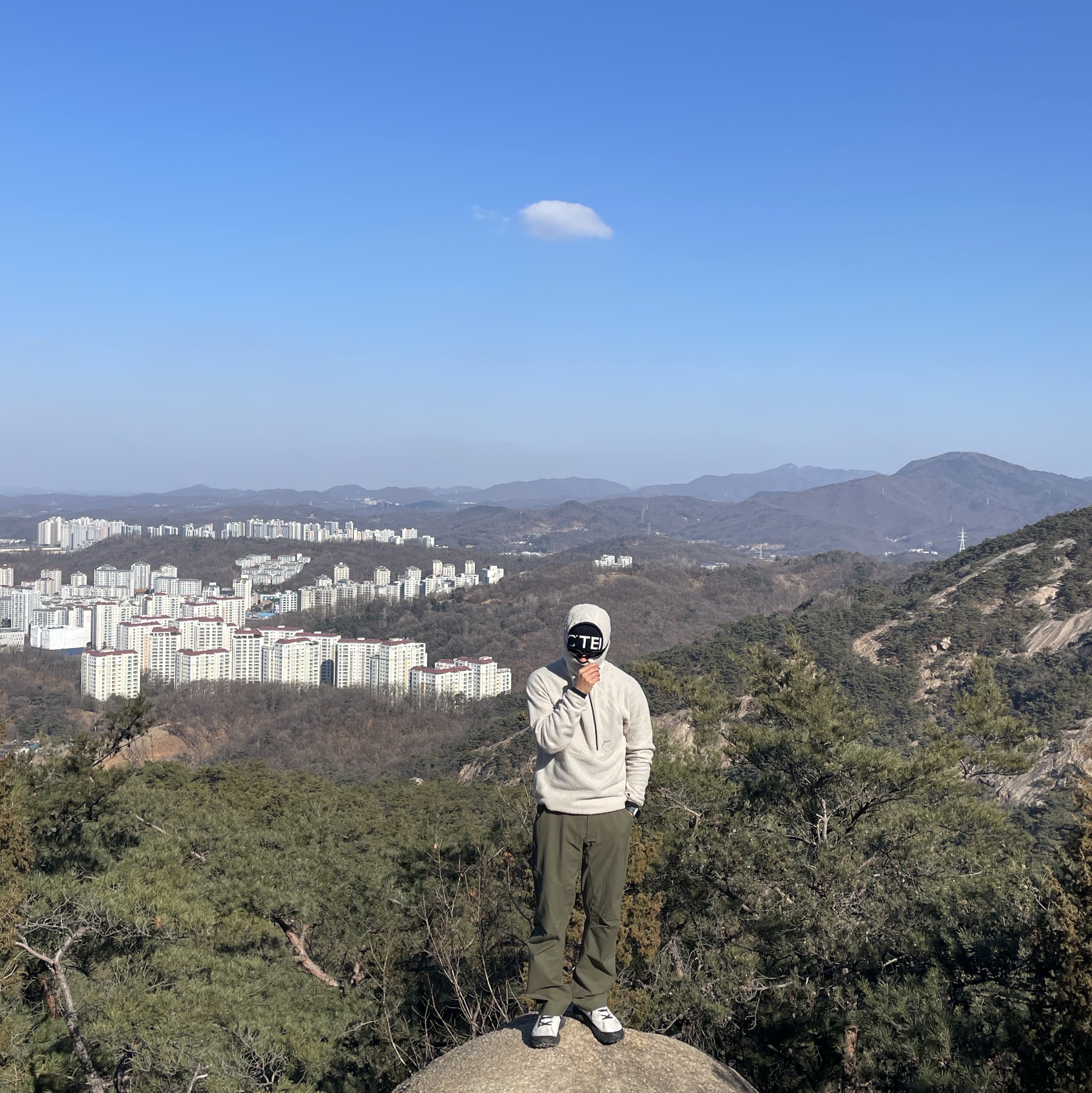 Arc'teryx Word Head Toque Orca, Norda 001/A Cinder 착용 스타일