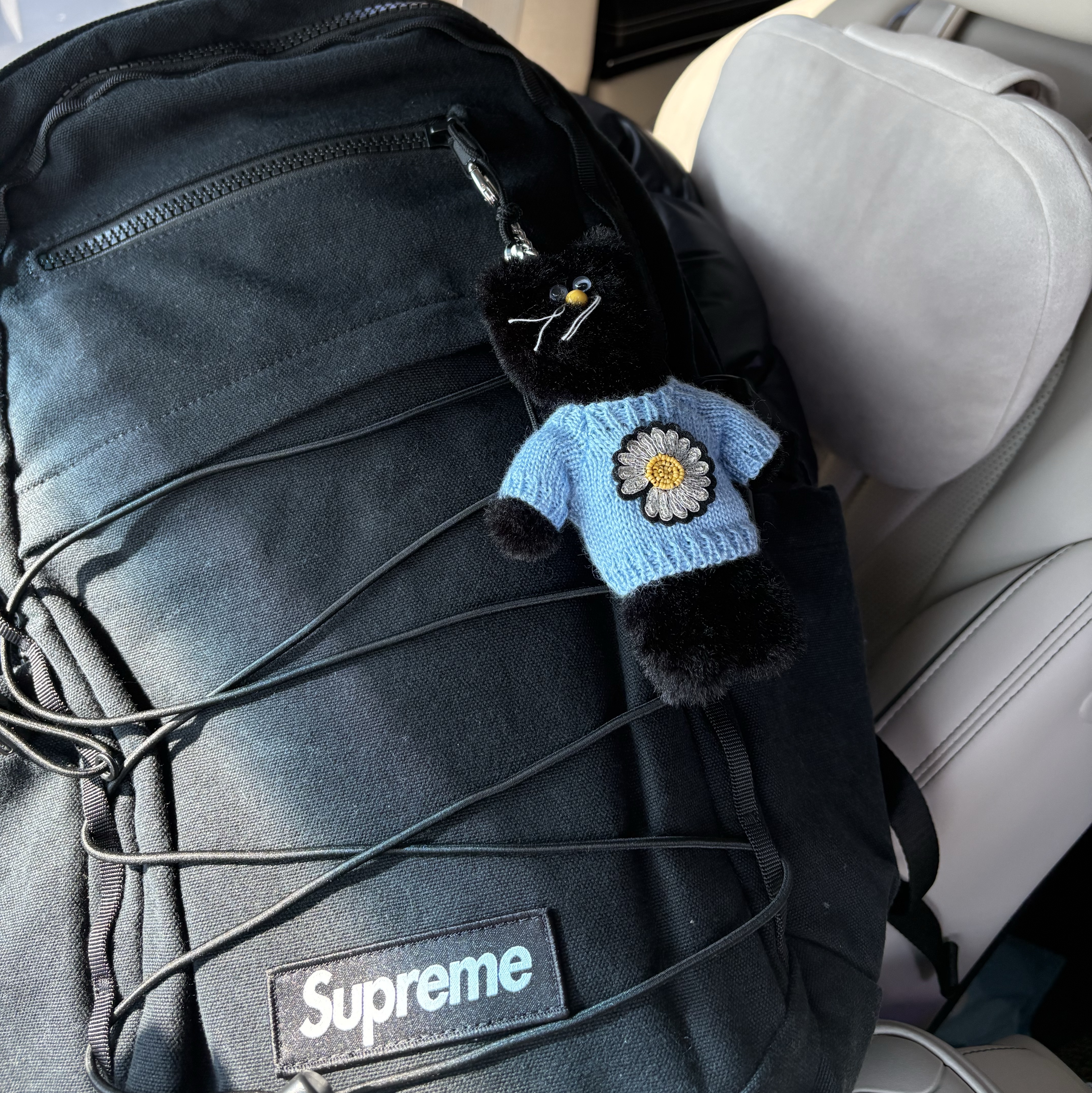 Monamhee x Peaceminusone Daihee Plush Keyring, Supreme Backpack Black - 25SS 착용 스타일