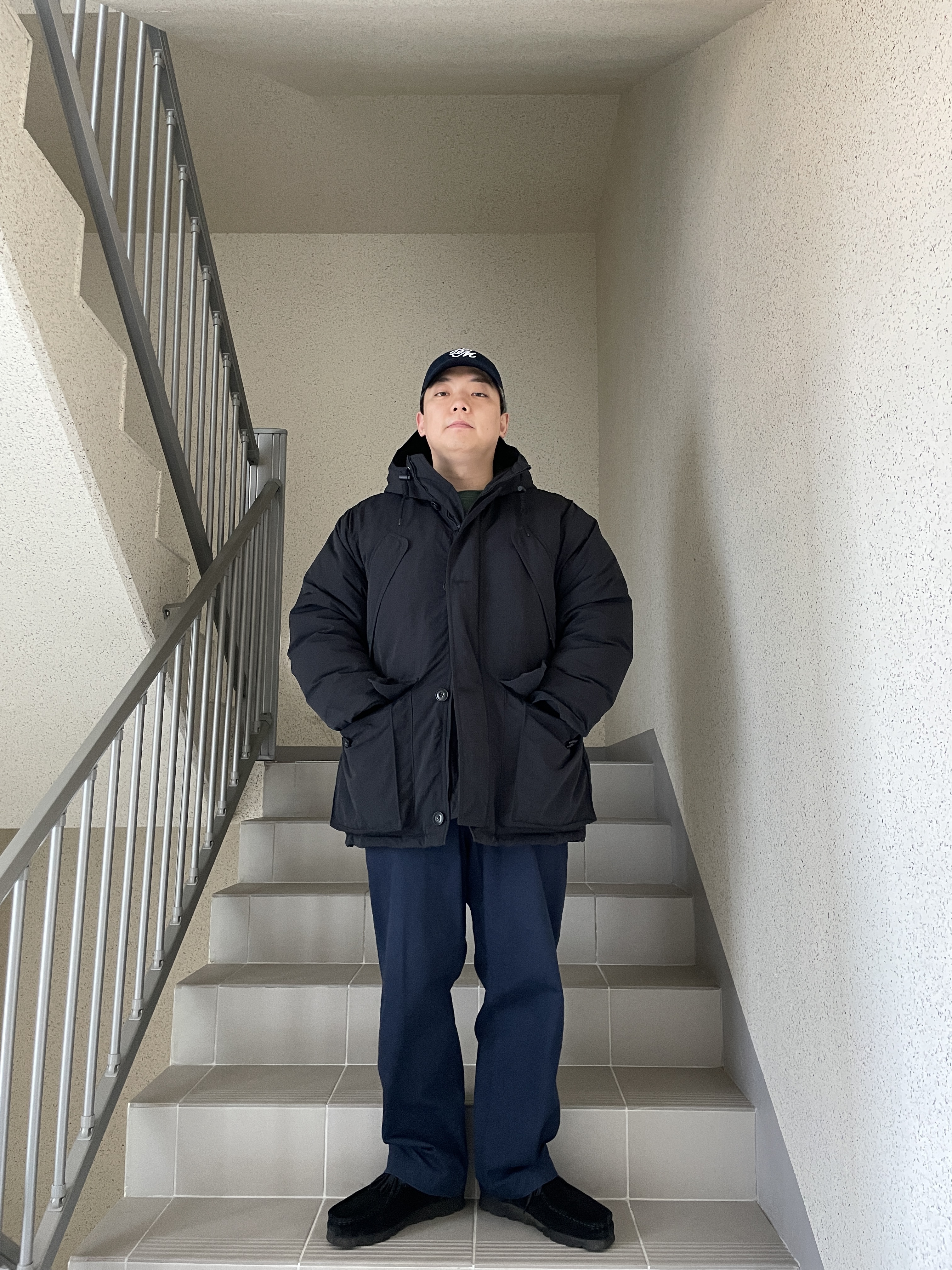 클락스 왈라비 고어텍스 블랙 스웨이드 착용 스타일 - 6