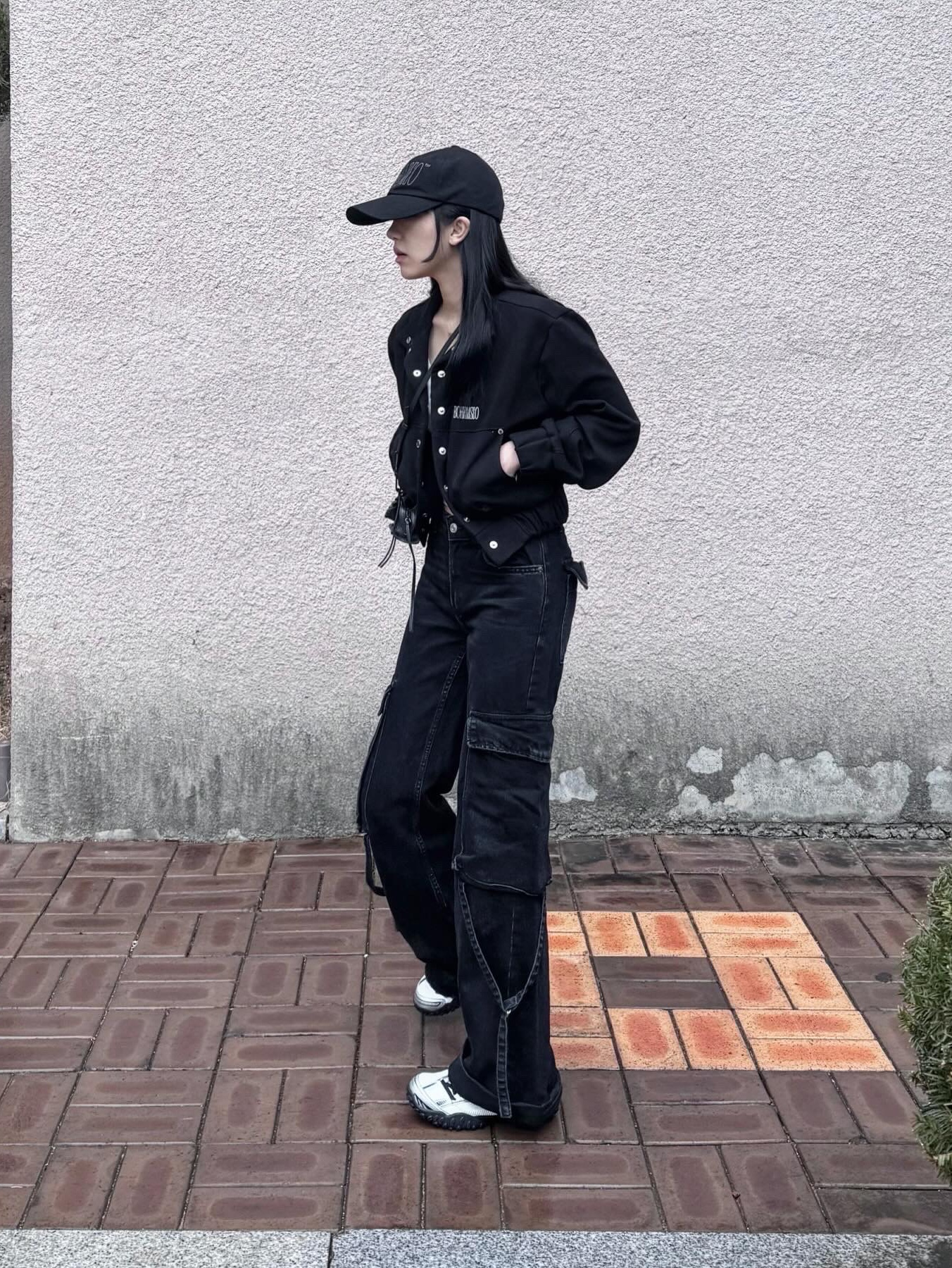 Fila Echappe v2 White Black, (W) Bohemian Seoul 001 Bomber Jacket Black (23 Ver.) 착용 스타일