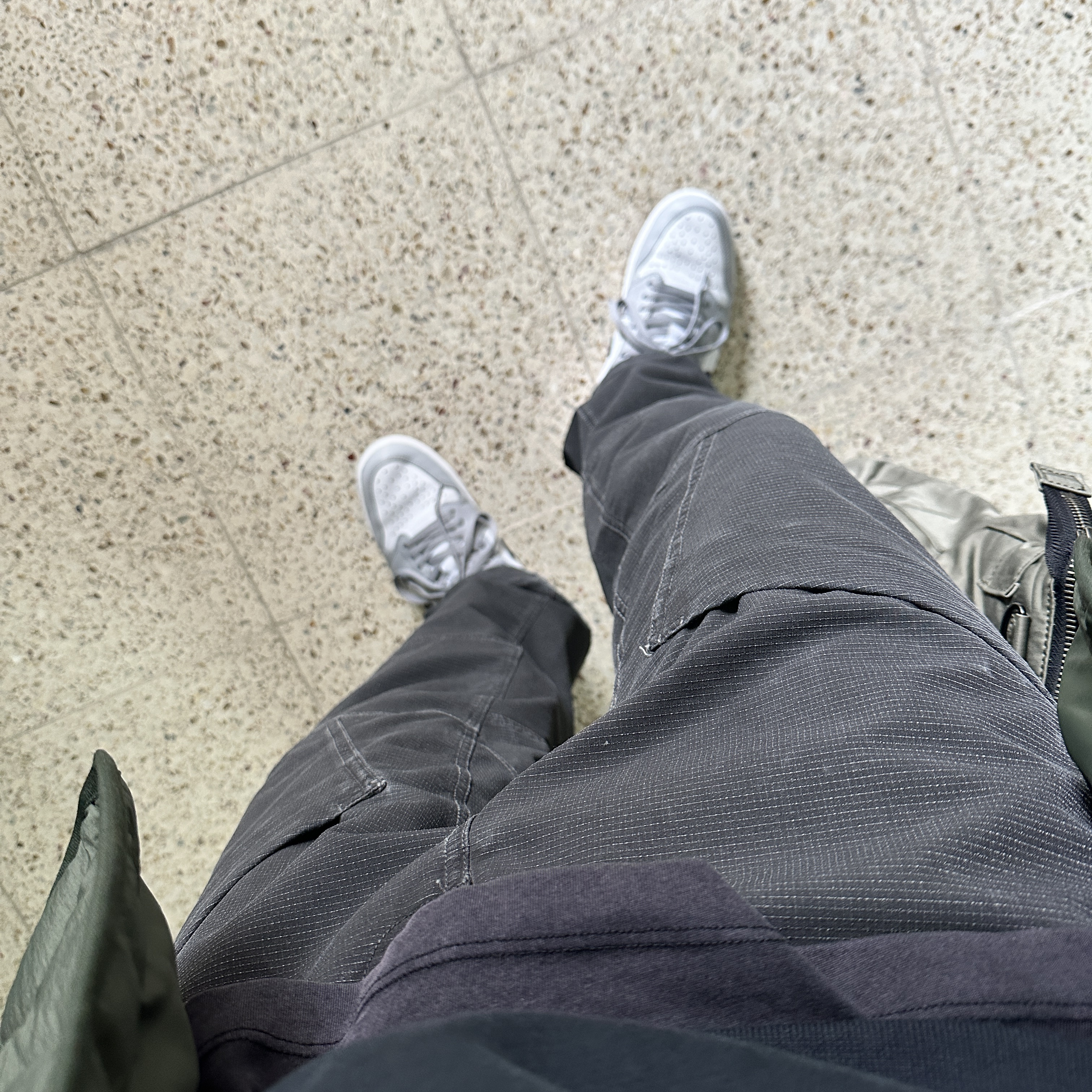 Jordan 1 Retro Low OG Wolf Grey and White 착용 스타일