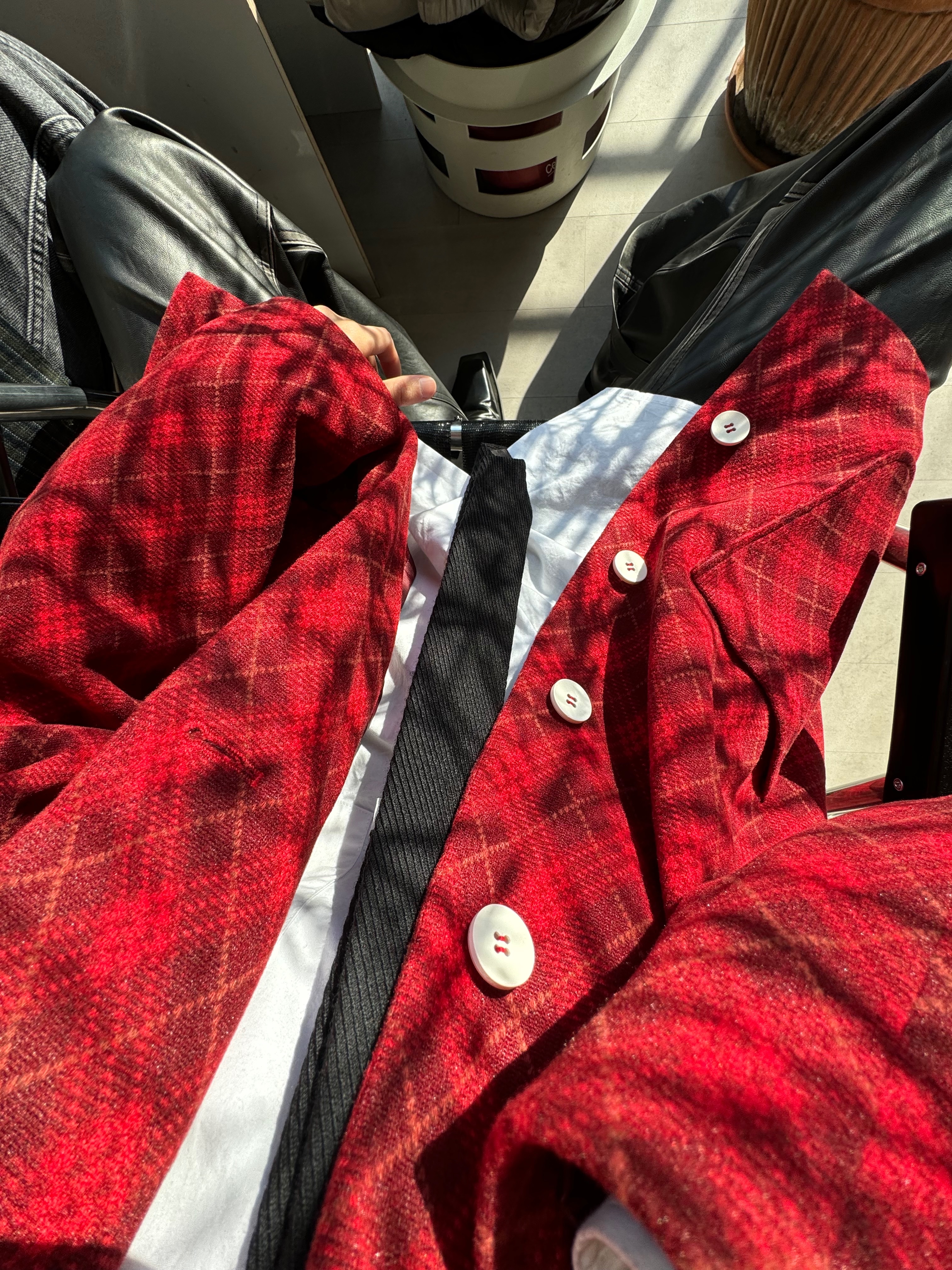 Hono Report Collarless Cardigan Red Argyle 착용 스타일 - 6