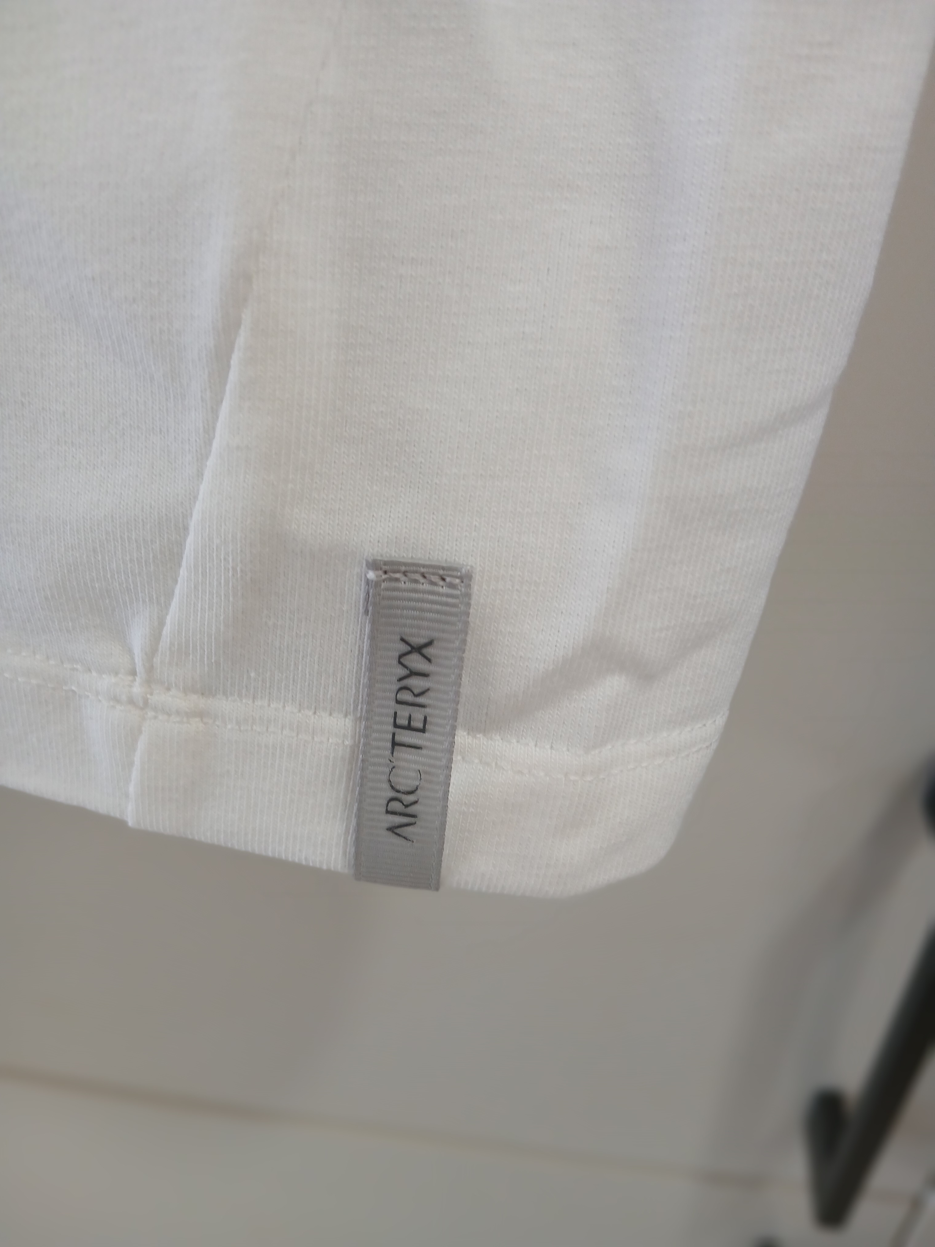 Arc'teryx Captive Arc'word SS T-Shirt White Light, Arc'teryx Captive Arc'Word SS T-Shirt White Light 착용 스타일 - 3