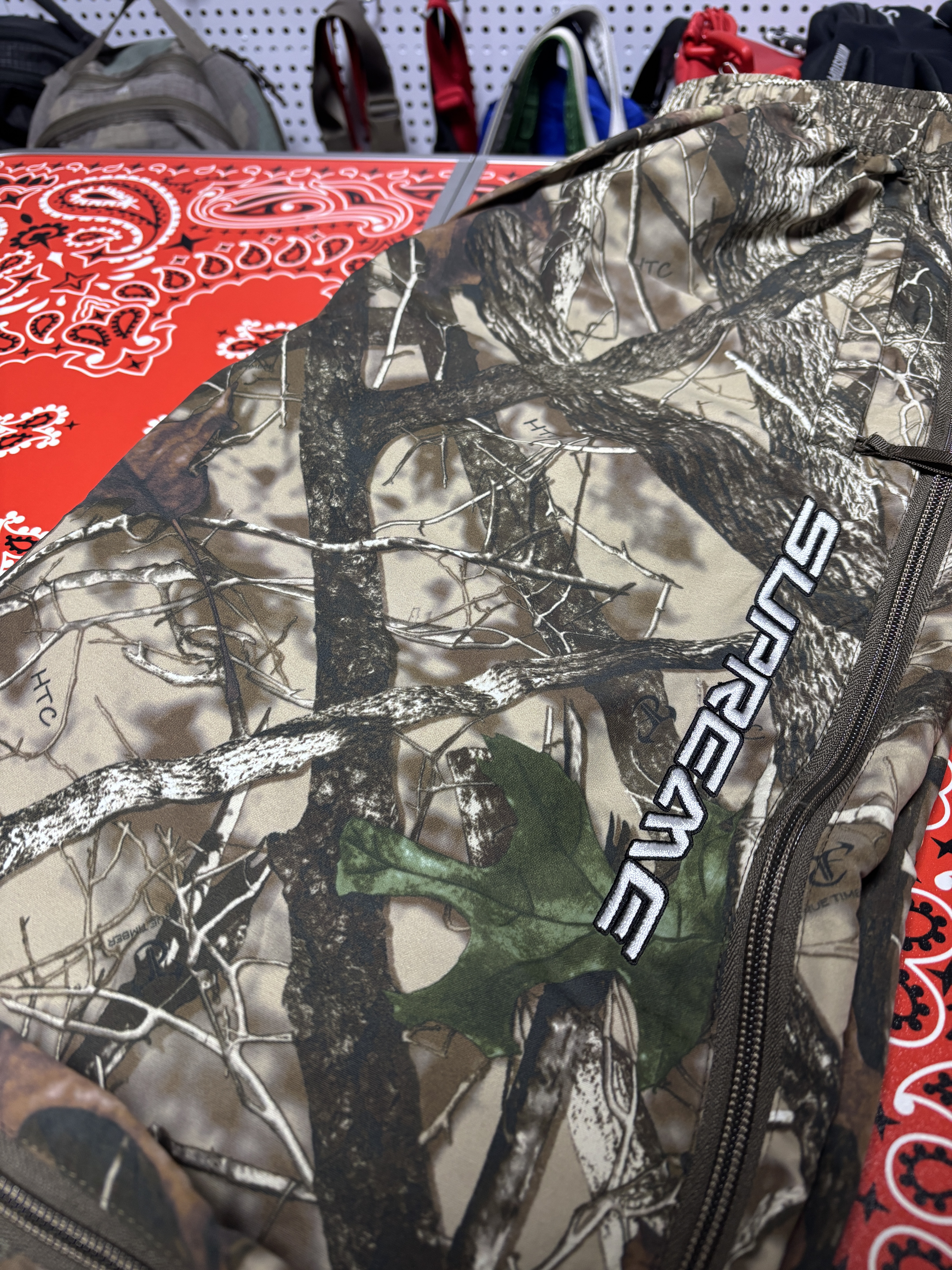 Supreme Warm Up Pant TrueTimber HTC Fall Camo - 24FW 착용 스타일 - 2