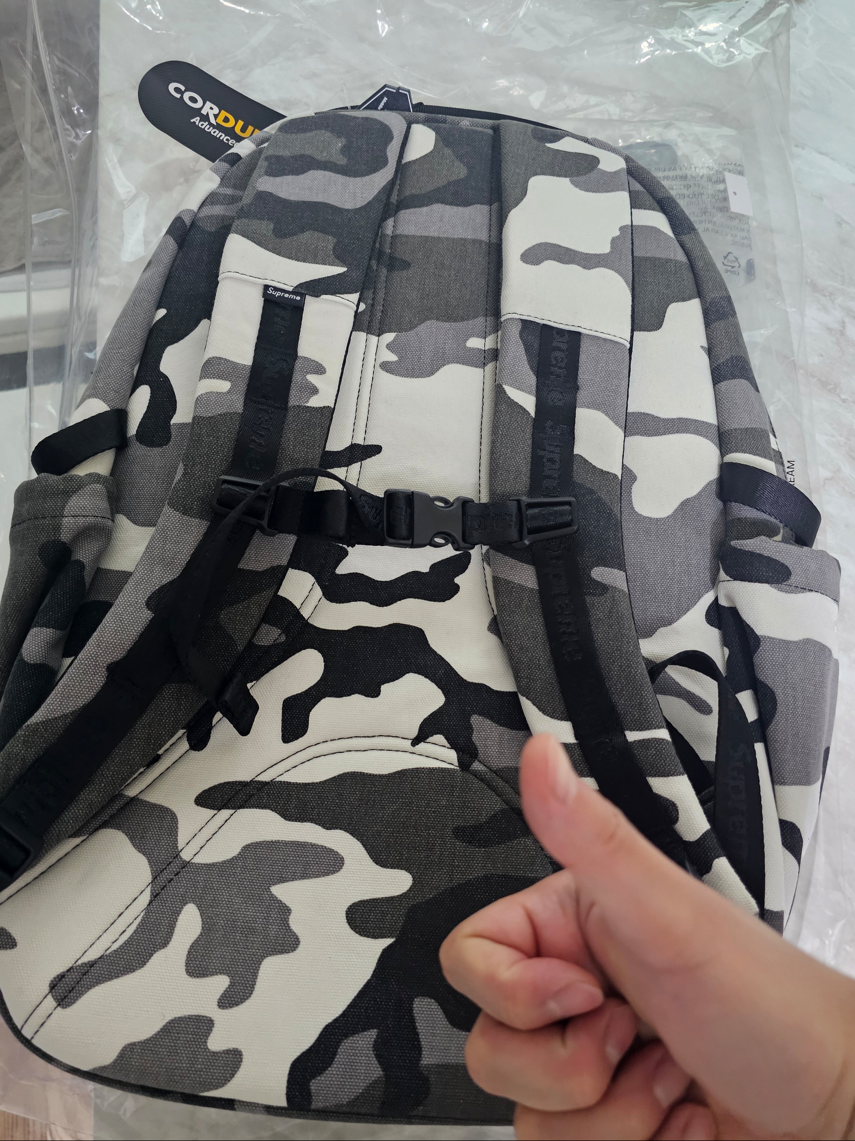 Supreme Backpack Snow Camo - 25SS 착용 스타일 - 3
