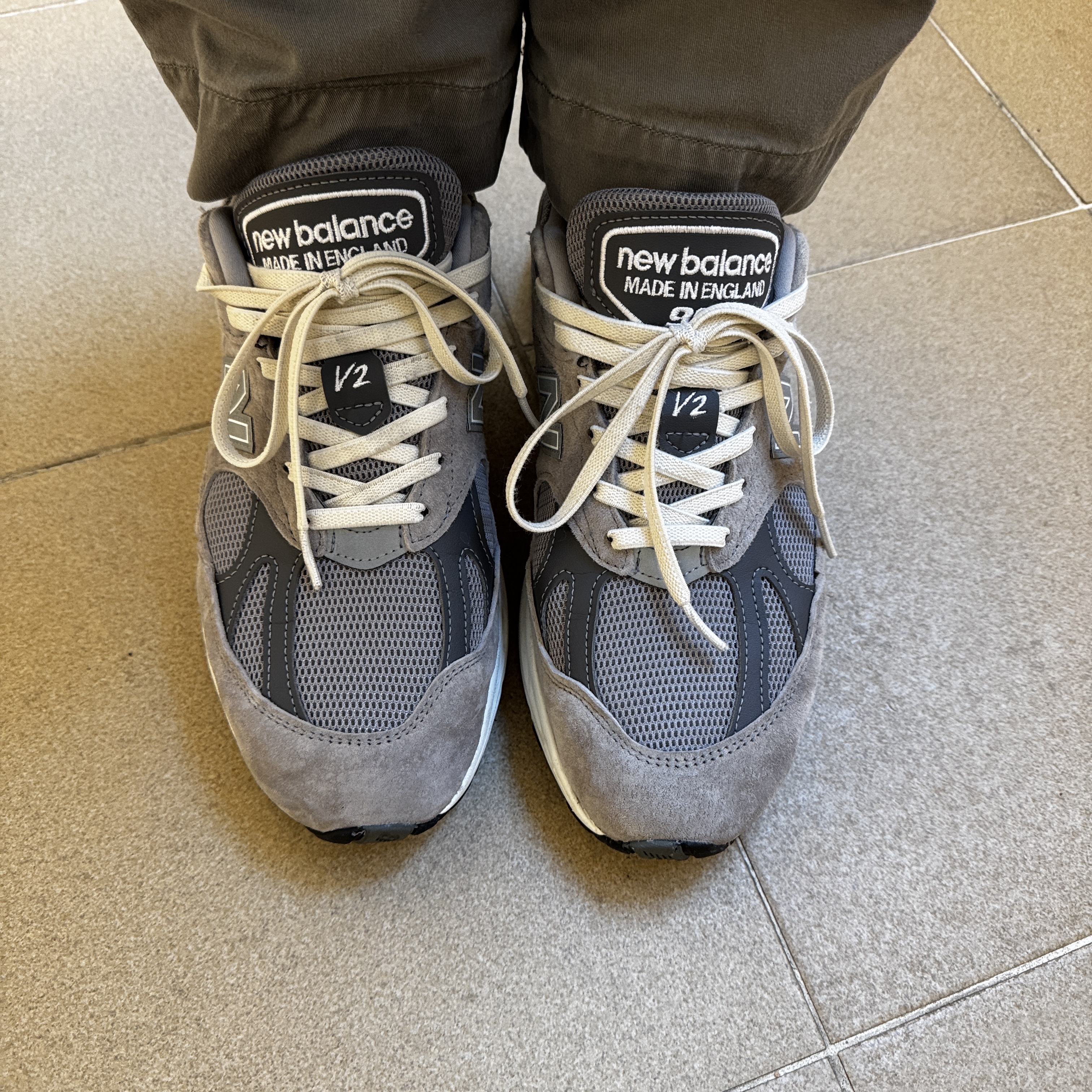 New Balance 991v2 Made in UK Rock Ridge Alloy Silver 착용 스타일 - 5