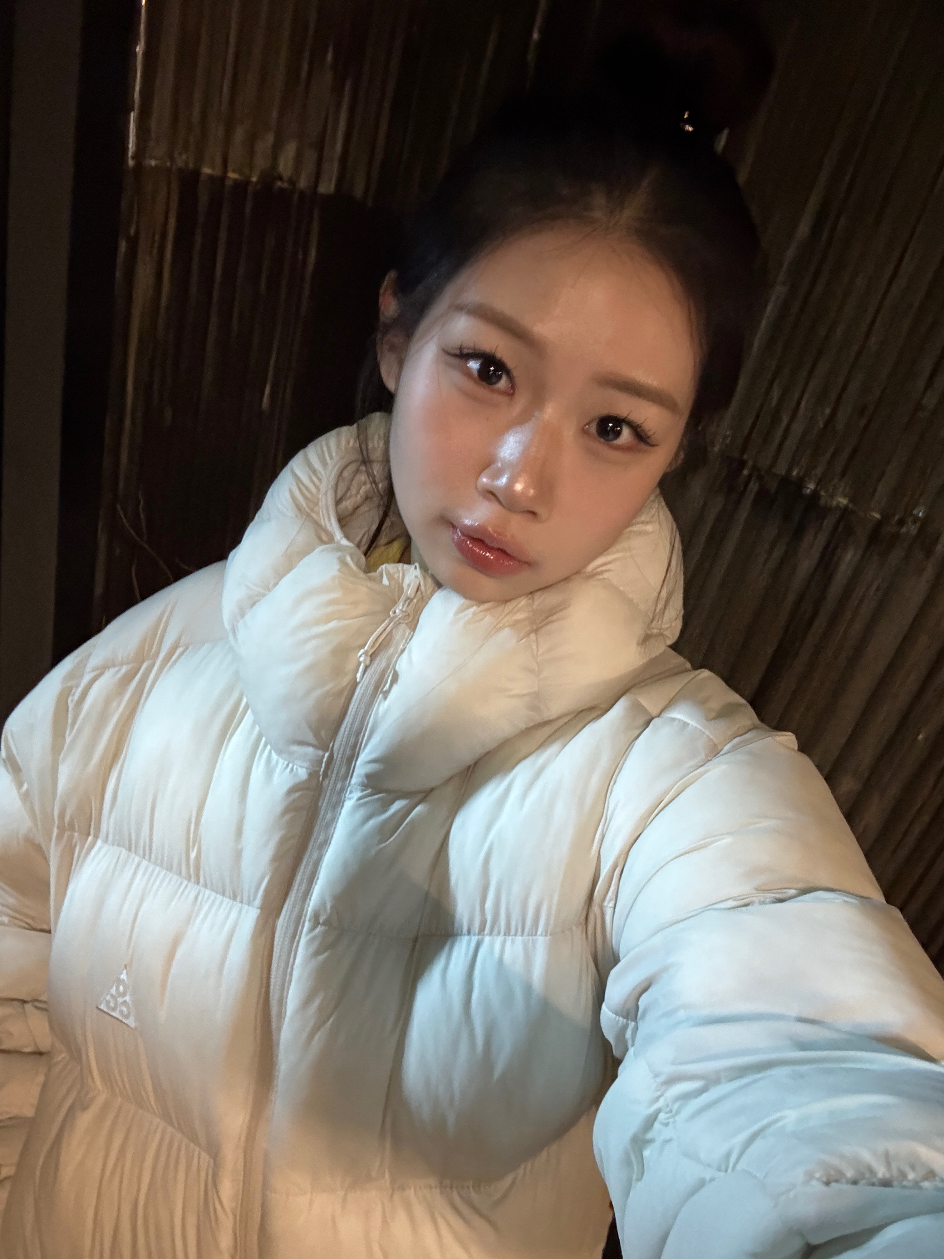 나이키 ACG 루나 레이크 프리마로프트 써마핏 ADV 루즈 후디드 자켓 라이트 오어우드 브라운 서밋 화이트 - US/EU 착용 스타일 - 2