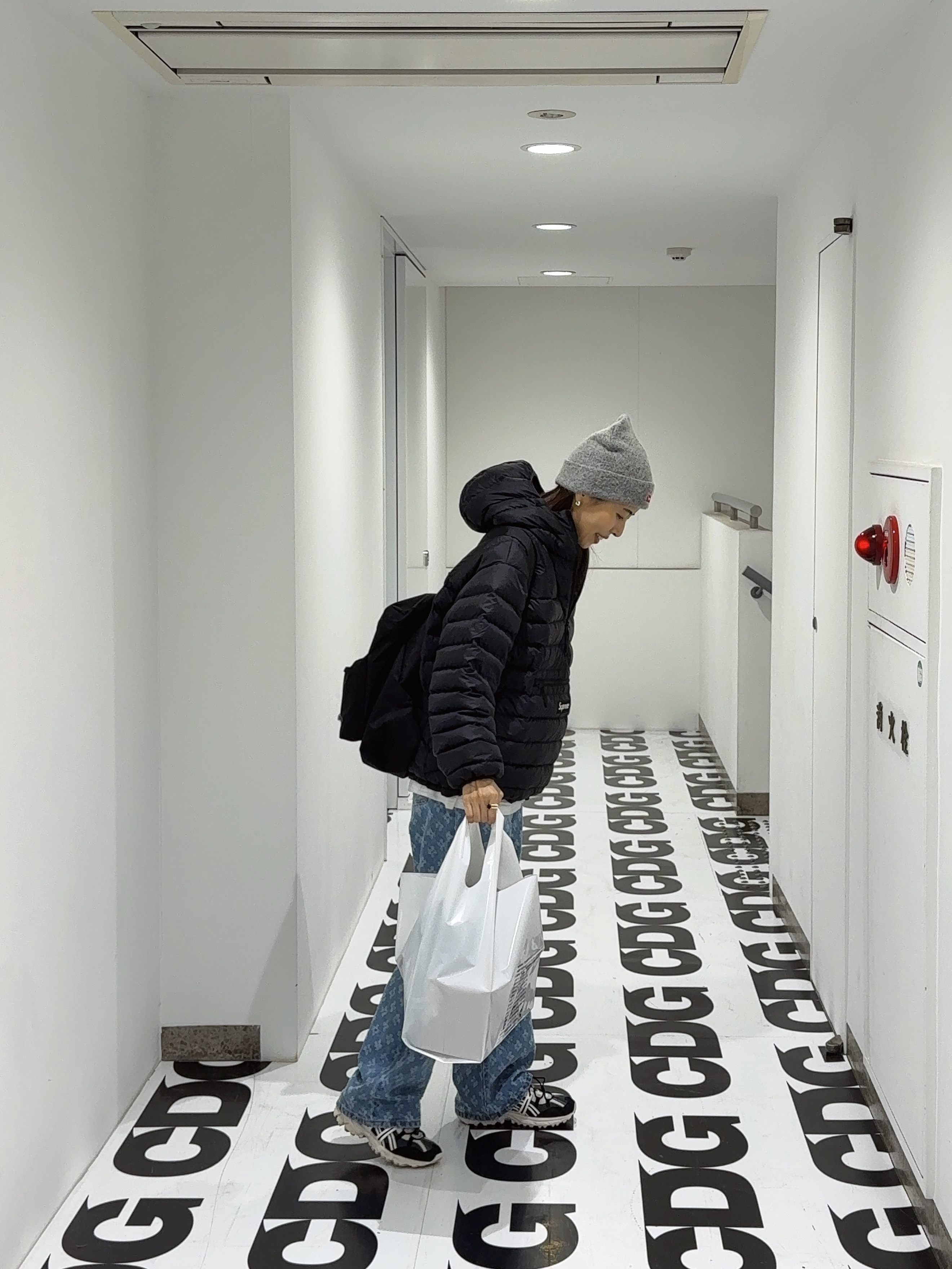 Supreme Mohair Beanie Heather Grey - 24FW, Human Made Backpack Black 착용 스타일 - 4